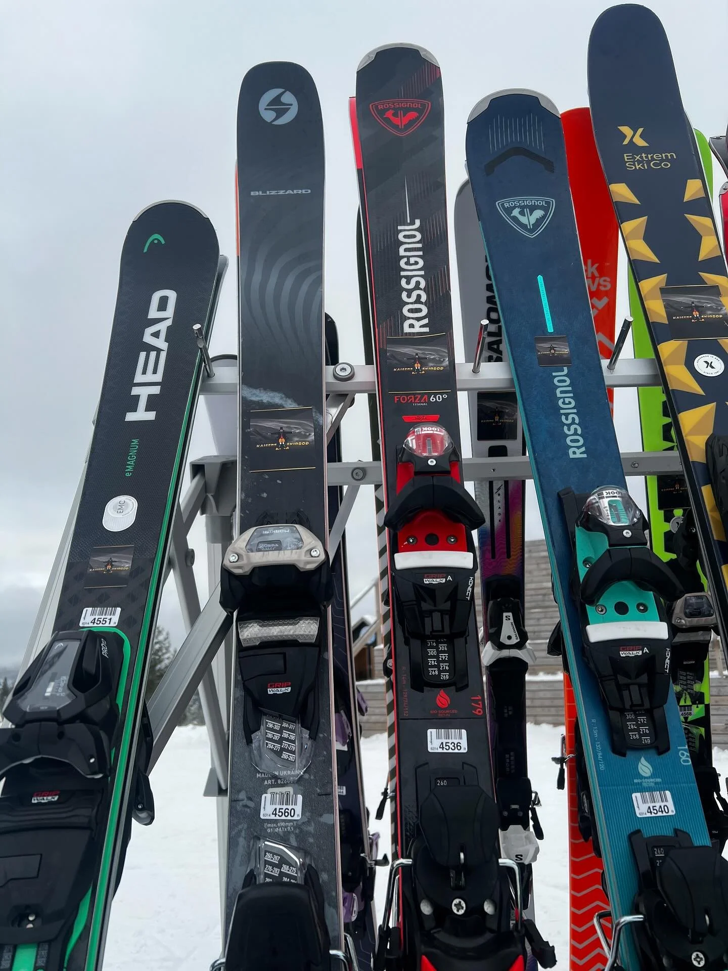 Idag k&ouml;r vi skidtest utanf&ouml;r butiken i Vattufj&auml;ll, St&ouml;tentorget. Kl 10-15.

Vi har en massa roliga skidor f&ouml;r test, s&aring; kika f&ouml;rbi och prova! 🤩⛷️

#skidtest
#skitest
#st&ouml;ten
#kaisersskidbod