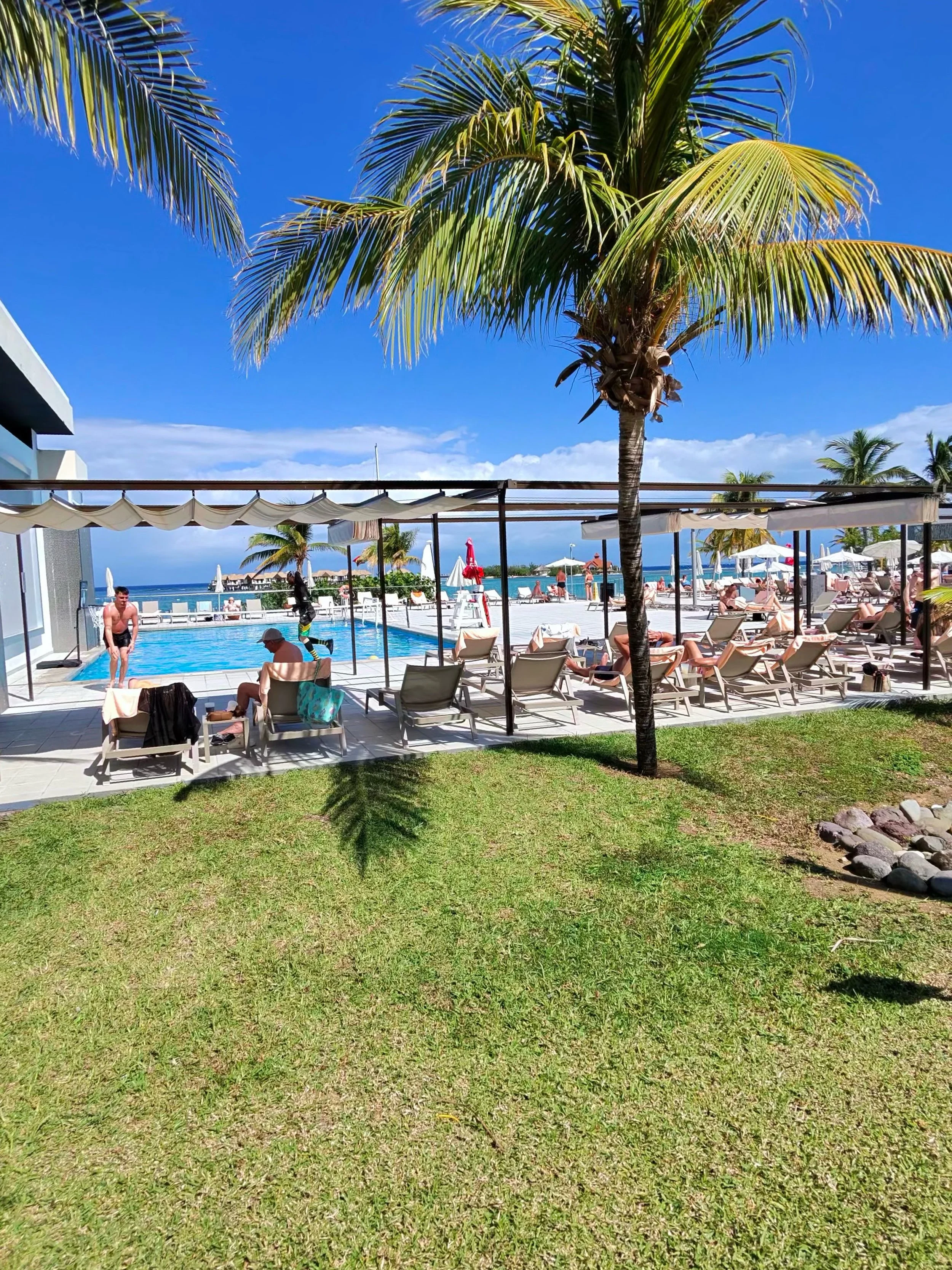 Riu Montego Bay Oceanfront Pool Deck
