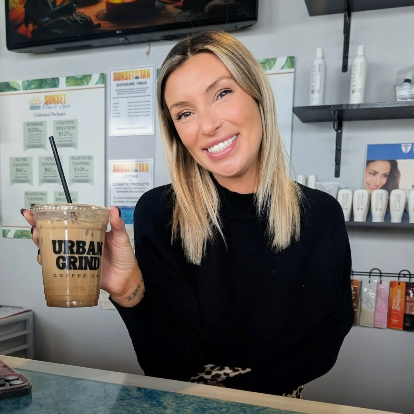 Happy Monday 😘
.
.
#simcoecounty #barrietanning #coffeevibes