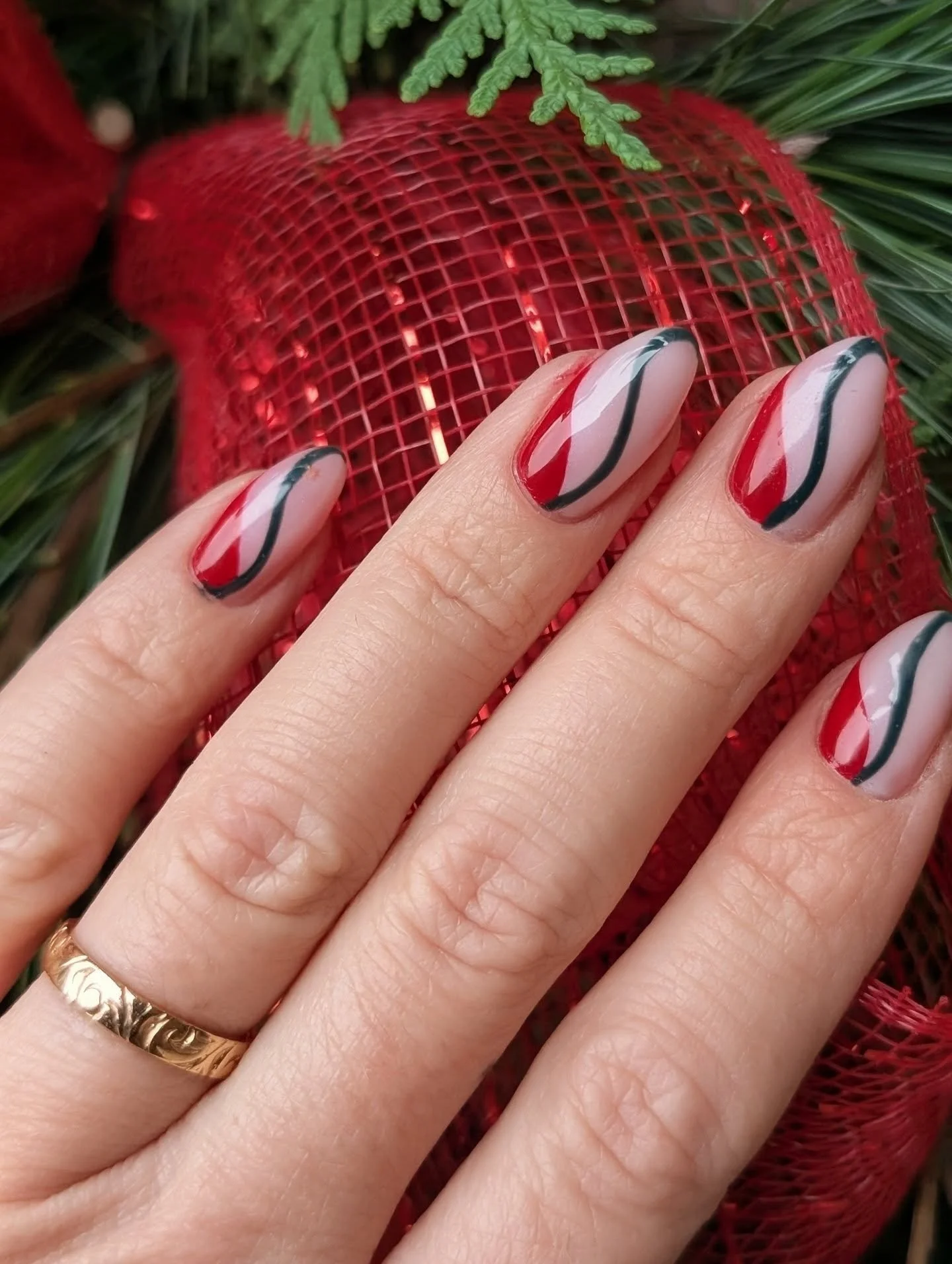 It's time!!! 🎁🎅🏻🎄
.
.
#nailart #nails #barrienails