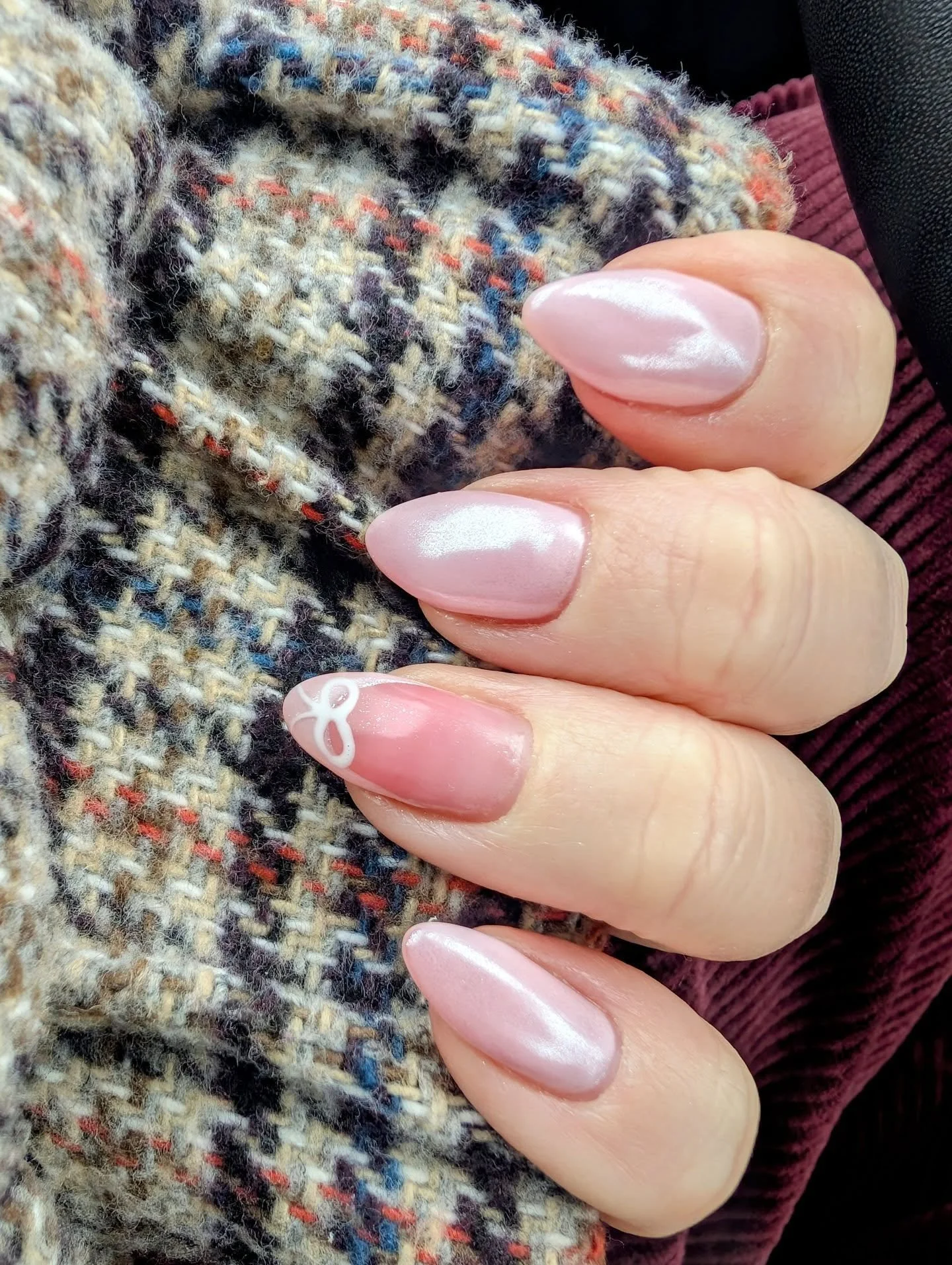 Blush Bow No&euml;l
.
.
#barrienails #barrienailsalon #nailart #nailsoftheday #nails #naildesigns #nailtechlife #nailsnailsnails #simcoecounty #shellacnails #acyrlicnails #gelnails