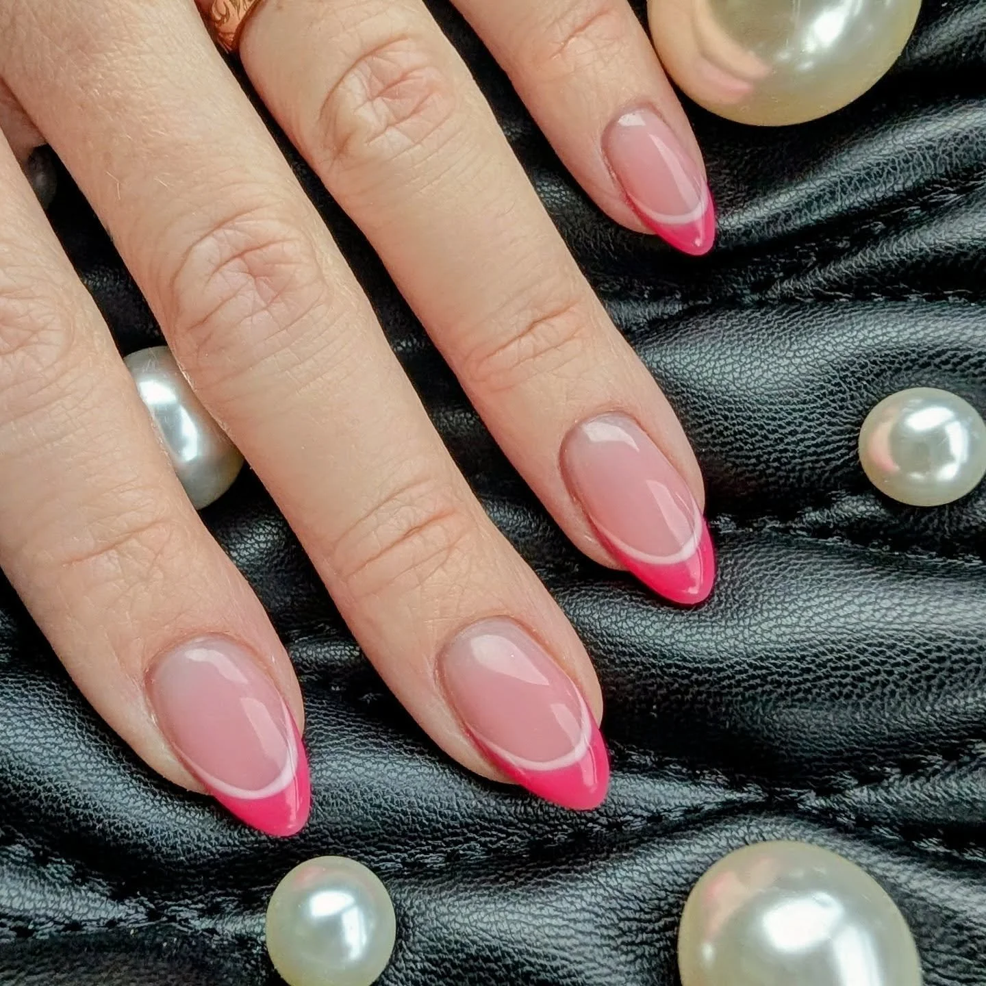 Cupid approved 💕
.
.
#barrienailsalon #nailtechlife #gelnails #acrylicnails #barrienails