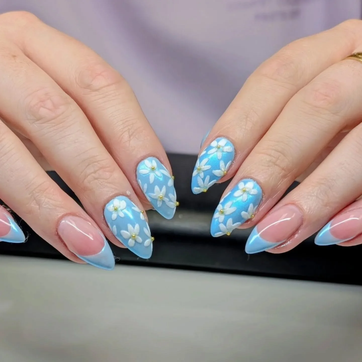 Daisy's 🌼
.
.
#nailsart #gelnails #acrylicnails