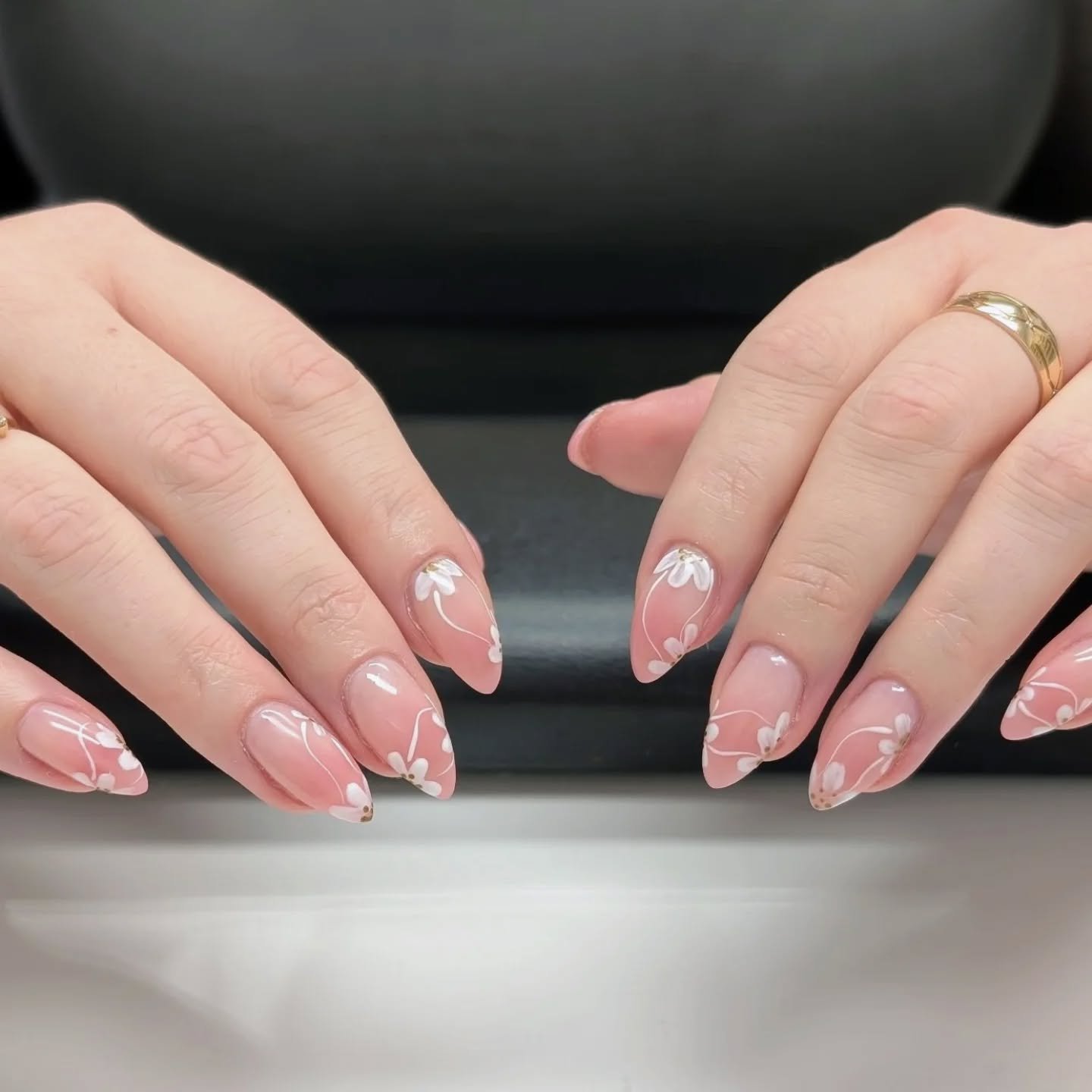 Blooms 🌸🌸
.
.
#nailart #nailtechlife #barrienailsalon #nails