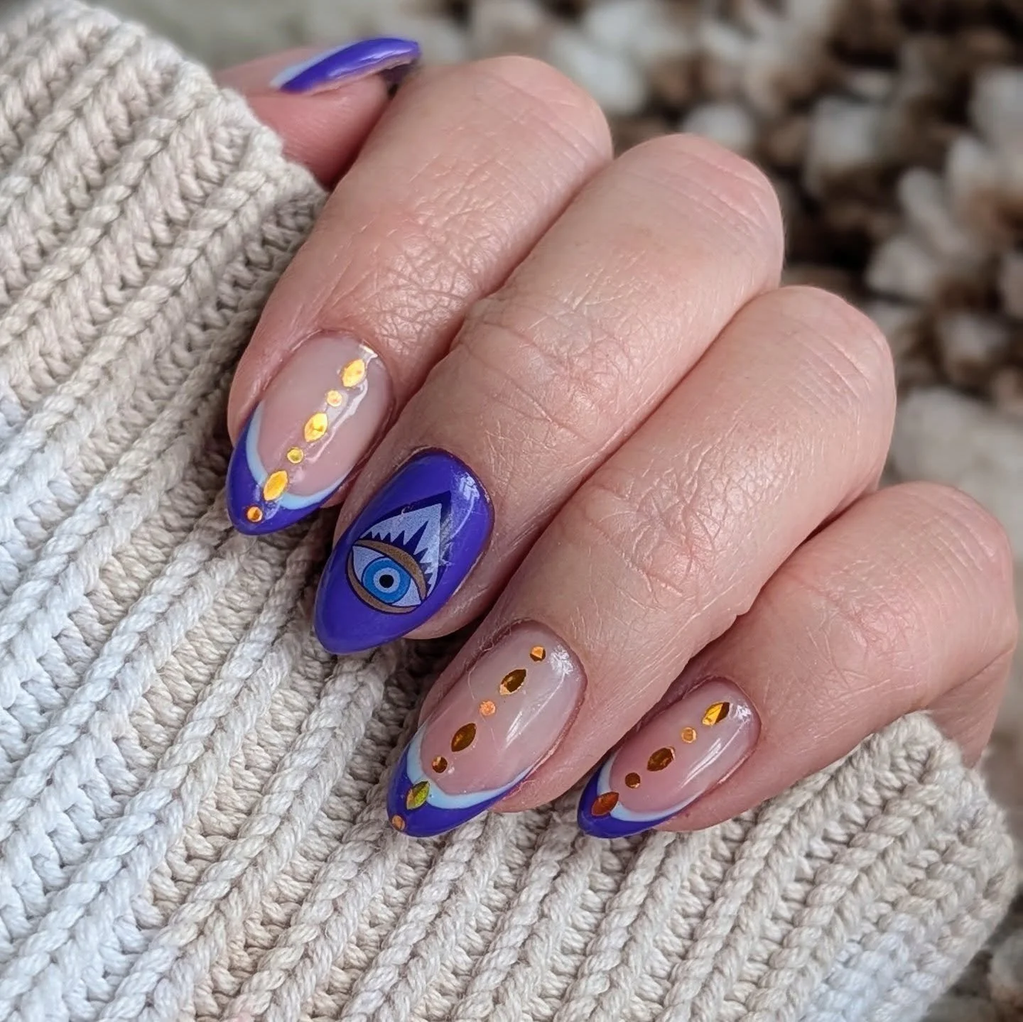 Evil Eye Elegance
.
.
#nailart #barrienailsalon #nailtech