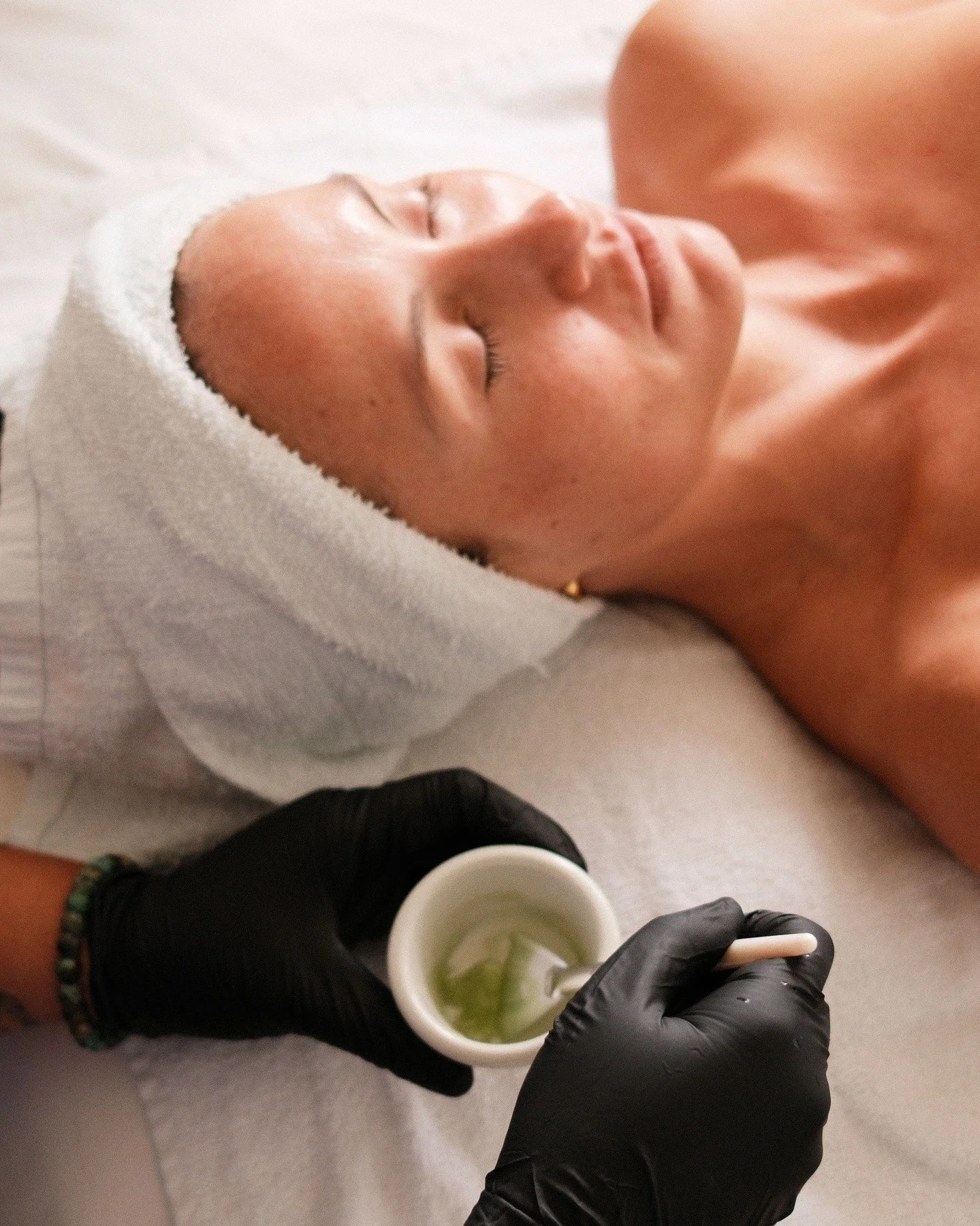 Ready for a glow up? Our facial menu has recieved a refresh! Enjoy our new DiamondGlow radiance treatment as well as a selection of treatment packages for the ultimate facial reset before summer really kicks off.

Book now at enhancehawaii.com

#Enha