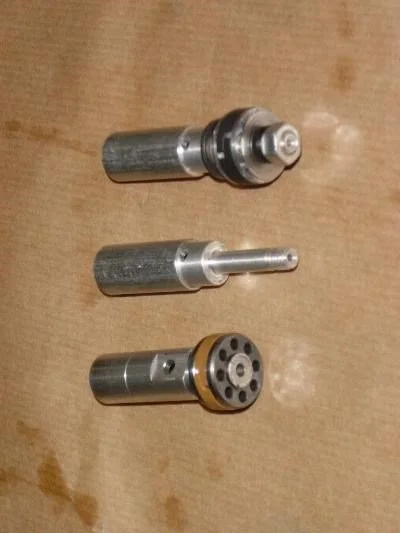 Zugstufenkolbenträger umbauen