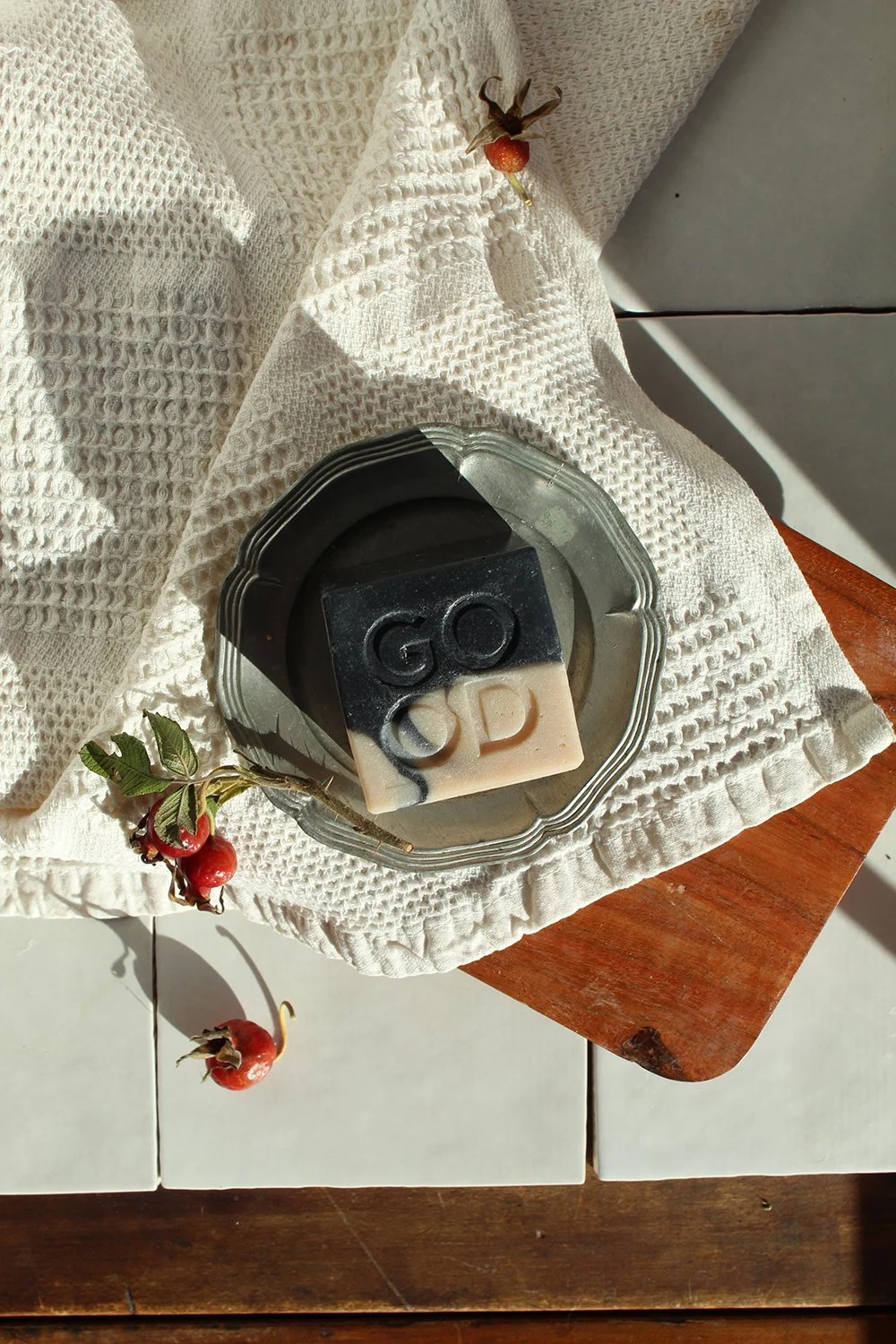 GR_Ghostwood_rosehips_Soap_bar_Flatlay-1.jpg