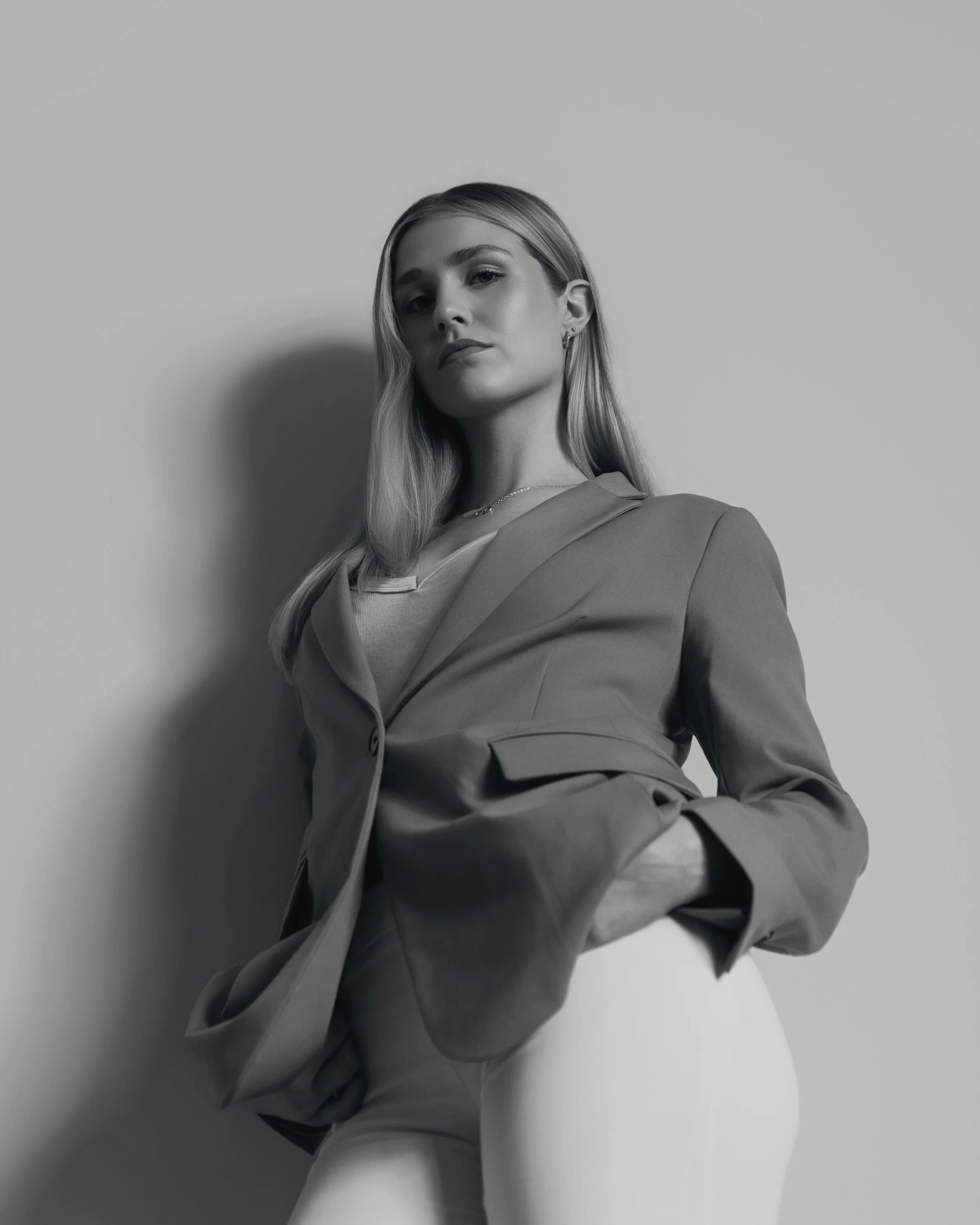 Adelaide girl leaning on a wall, Adelaide photographer