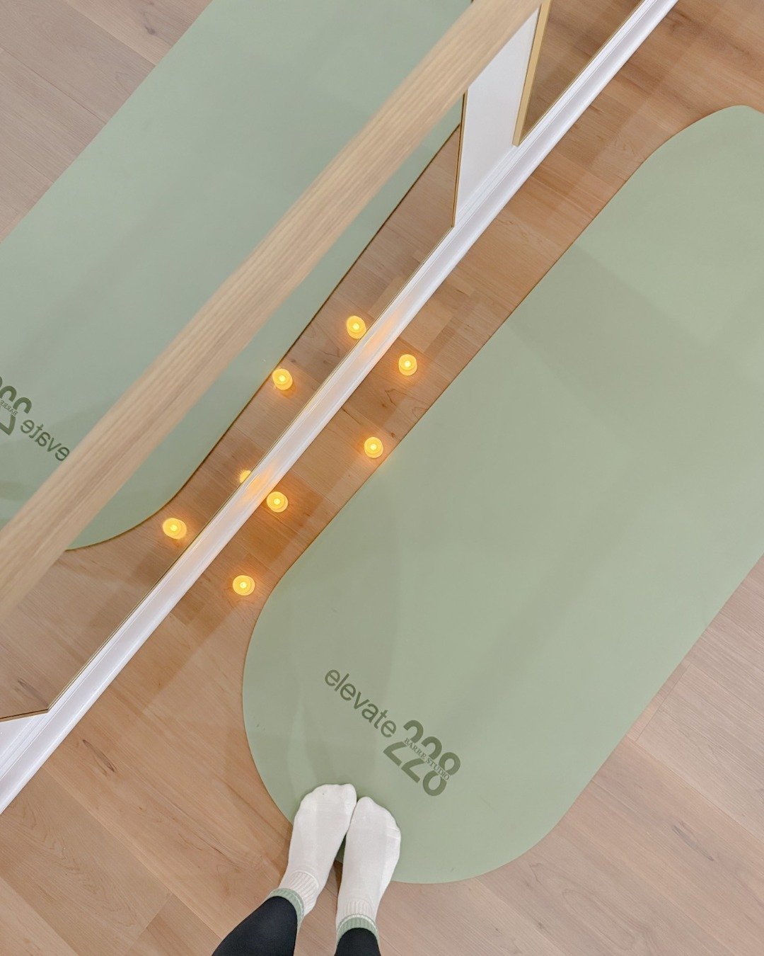 Join us for Candlelit Barre next Tuesday! Dimmed lights, glowing candles, and festive Christmas playlists 🎄🕯️

✨ Classes at 5 AM, 9 AM, 12 PM &amp; 5:30 PM ✨
Tag a friend in the comments who should join you!! And for our evening crew&hellip; prosec