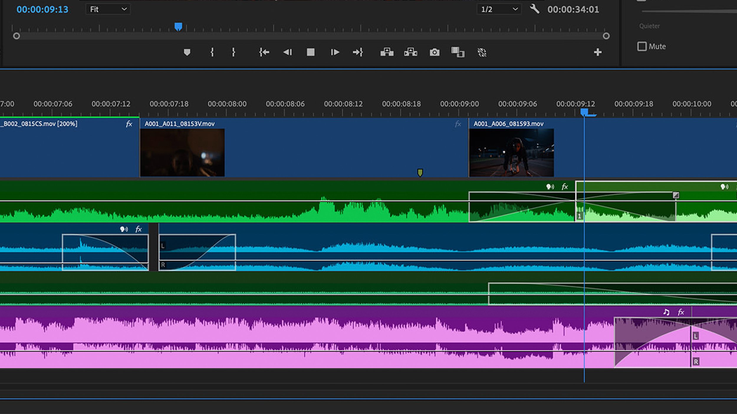 Screenshot di un software di editing video con varie tracce di video, audio e effetti, visualizzate in diversi colori come blu, verde, viola e rosa.