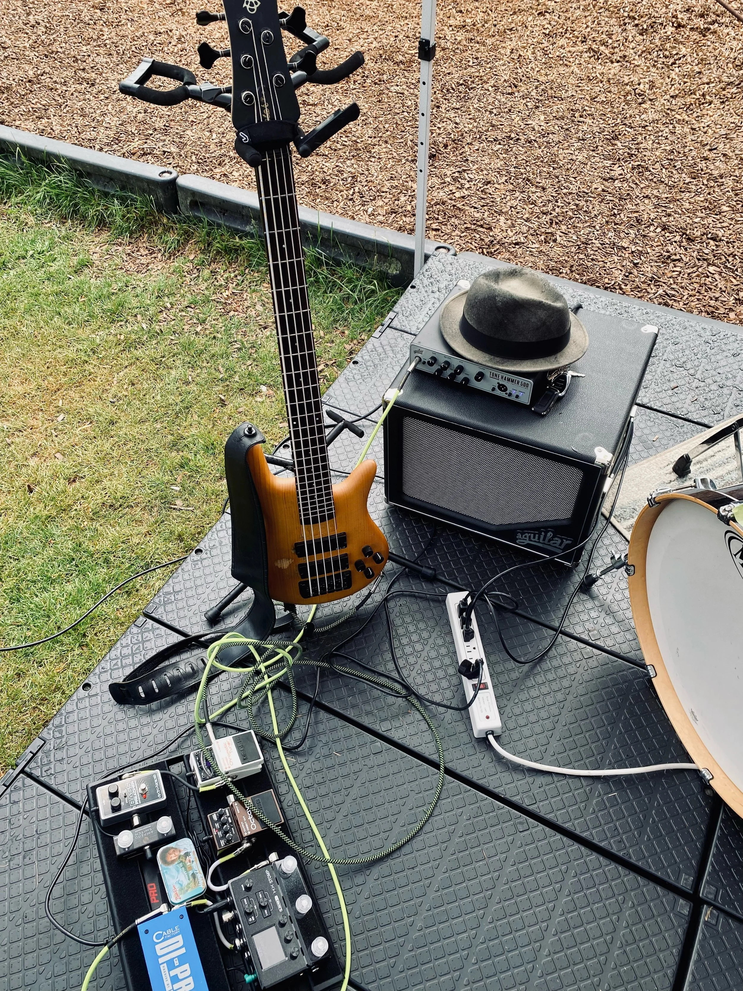 Zone of terror for the day. This time outdoors!

@officialspector 
@daddarioandco 
@aguilaramp 

#vancouvermusicians #bassplayer #outdoorgig