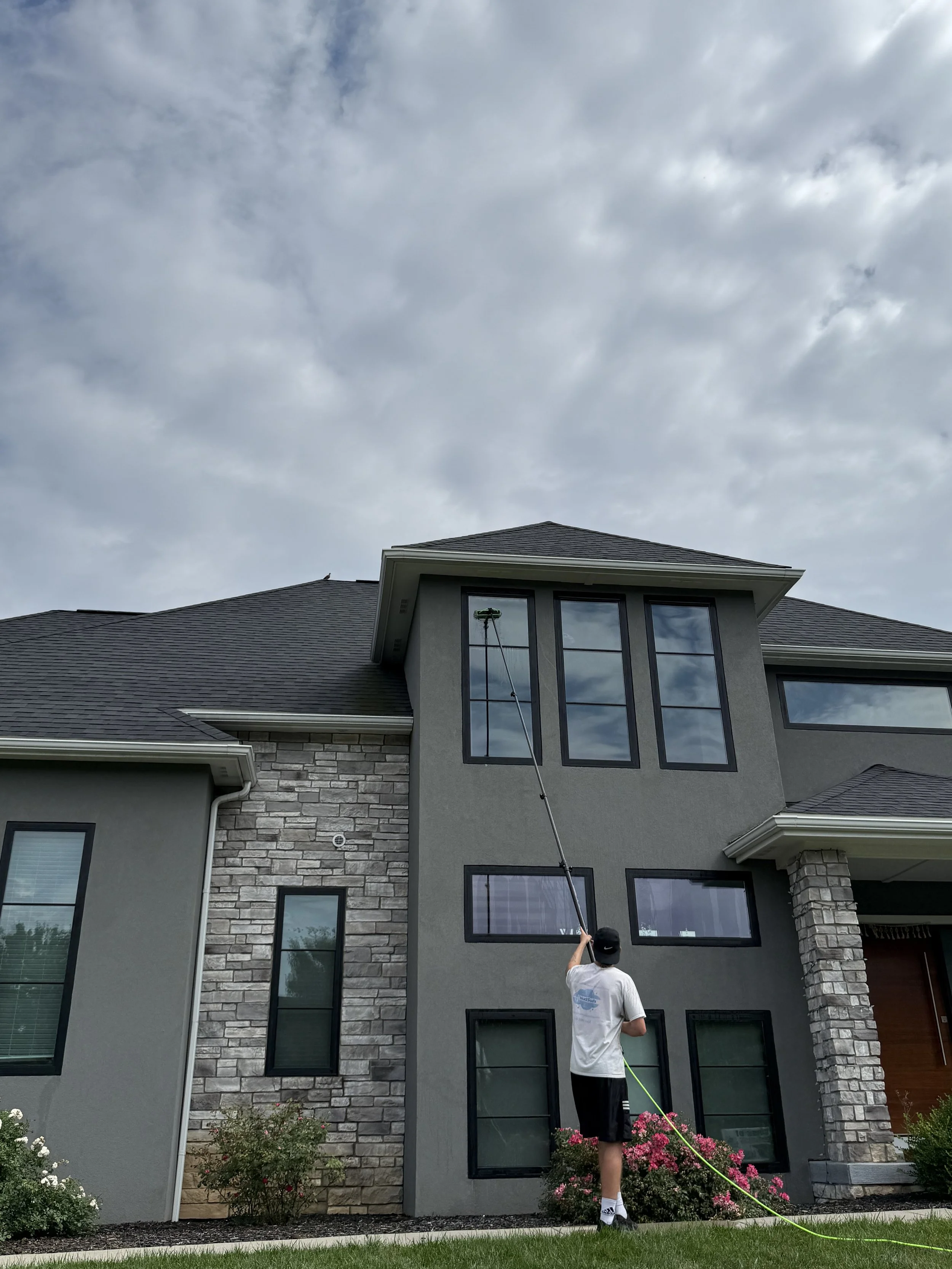 Window Cleaning Near Me – Serving Homes in Toledo, Perrysburg, Bowling Green & More