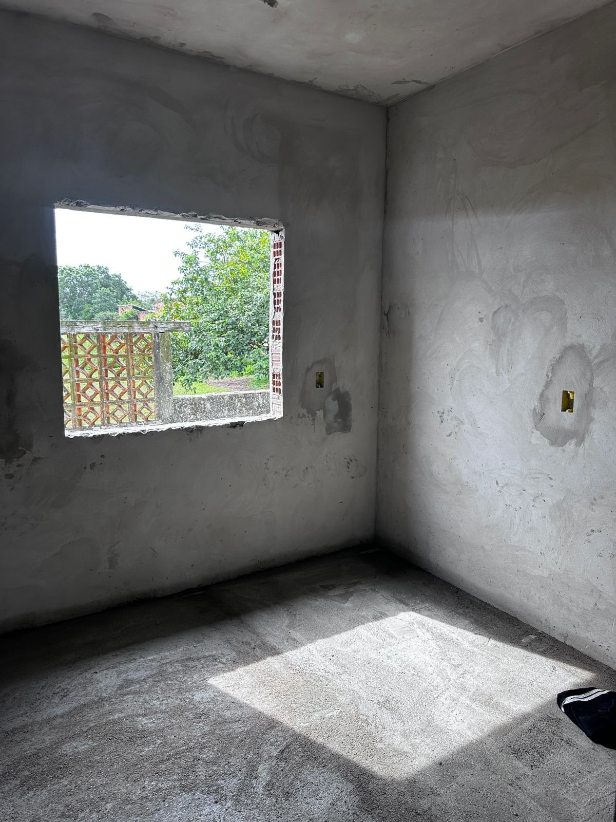 quarto com chapisco chao.jpeg