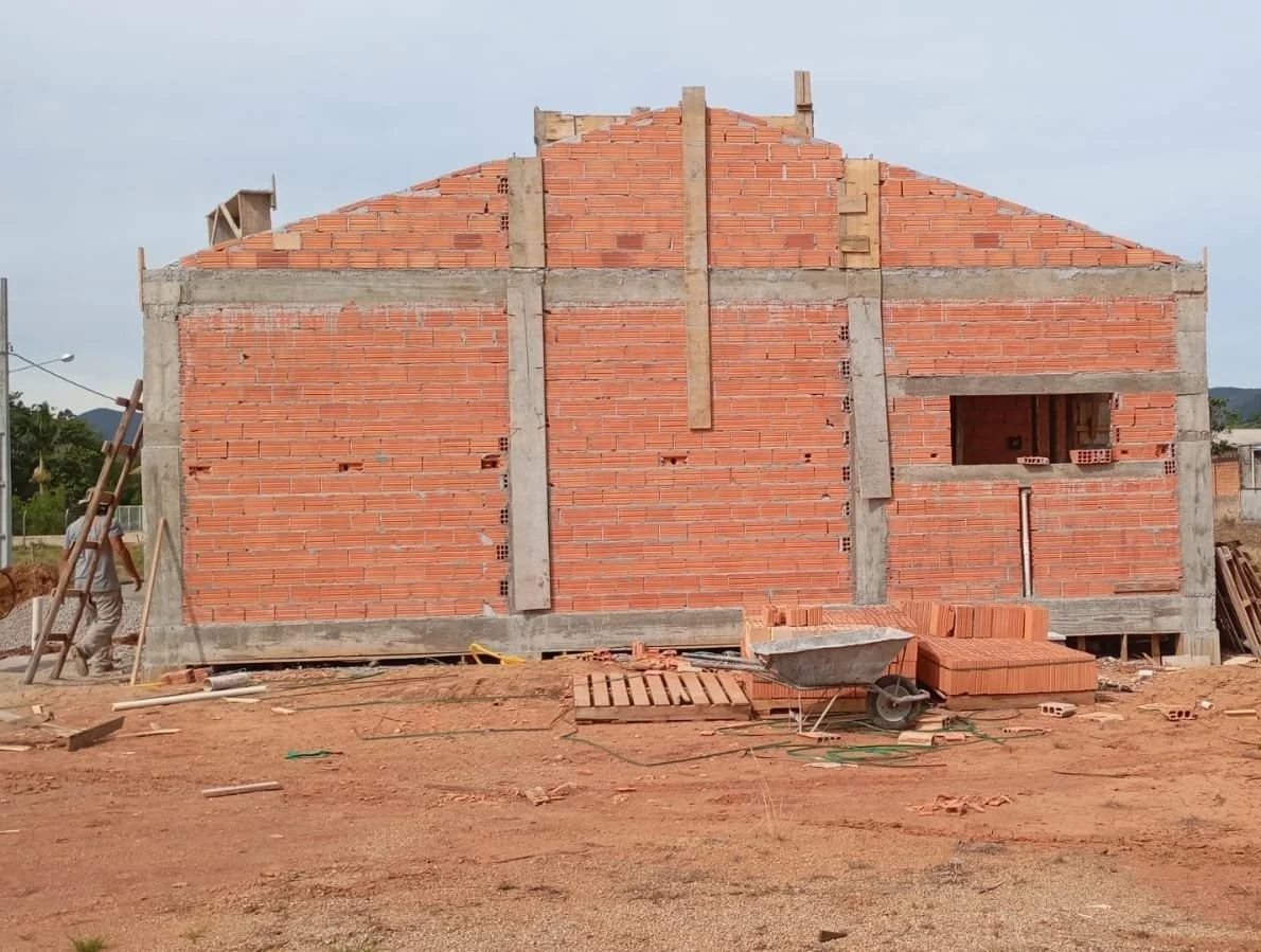 lateral da casa direita.jpg