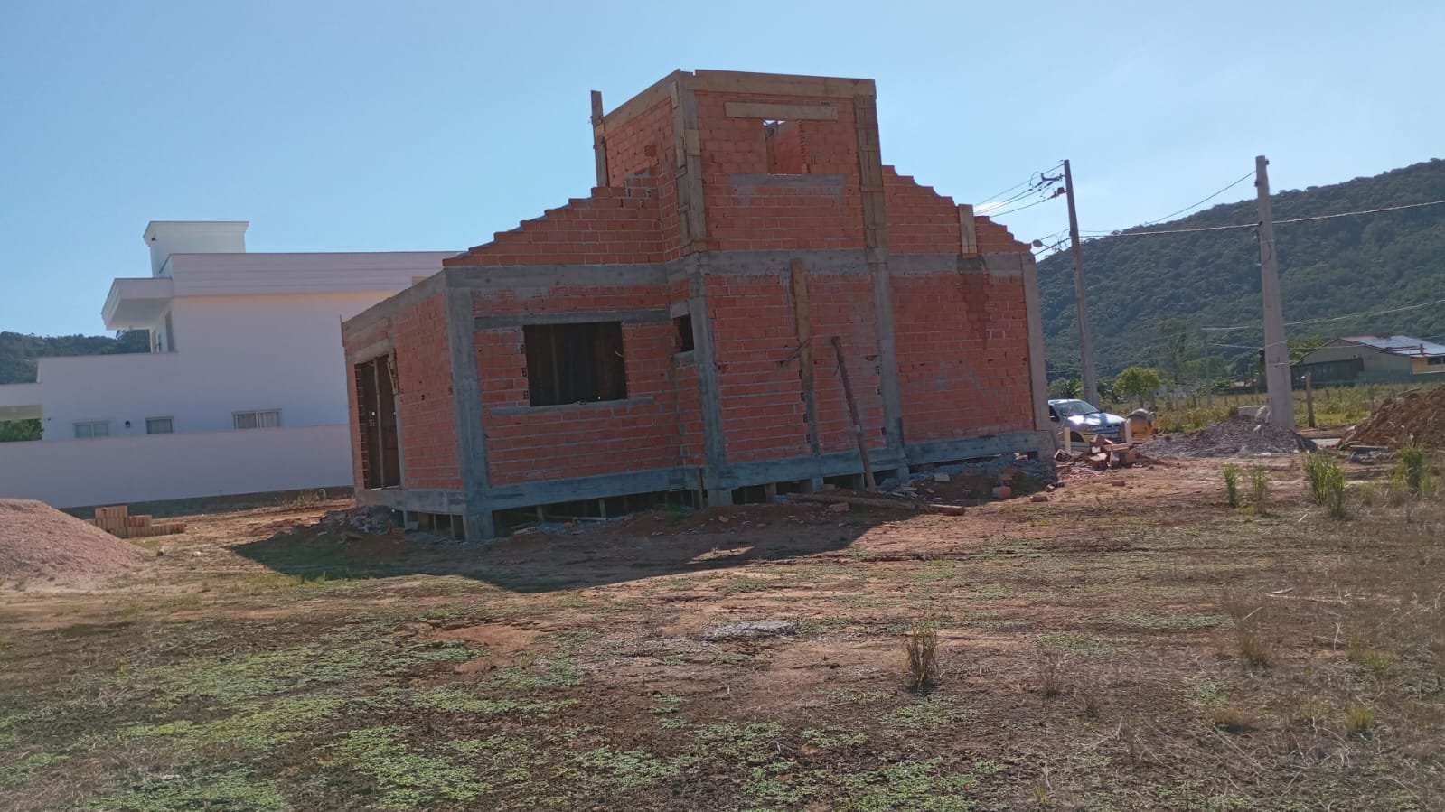 casa vista de longe.jpeg