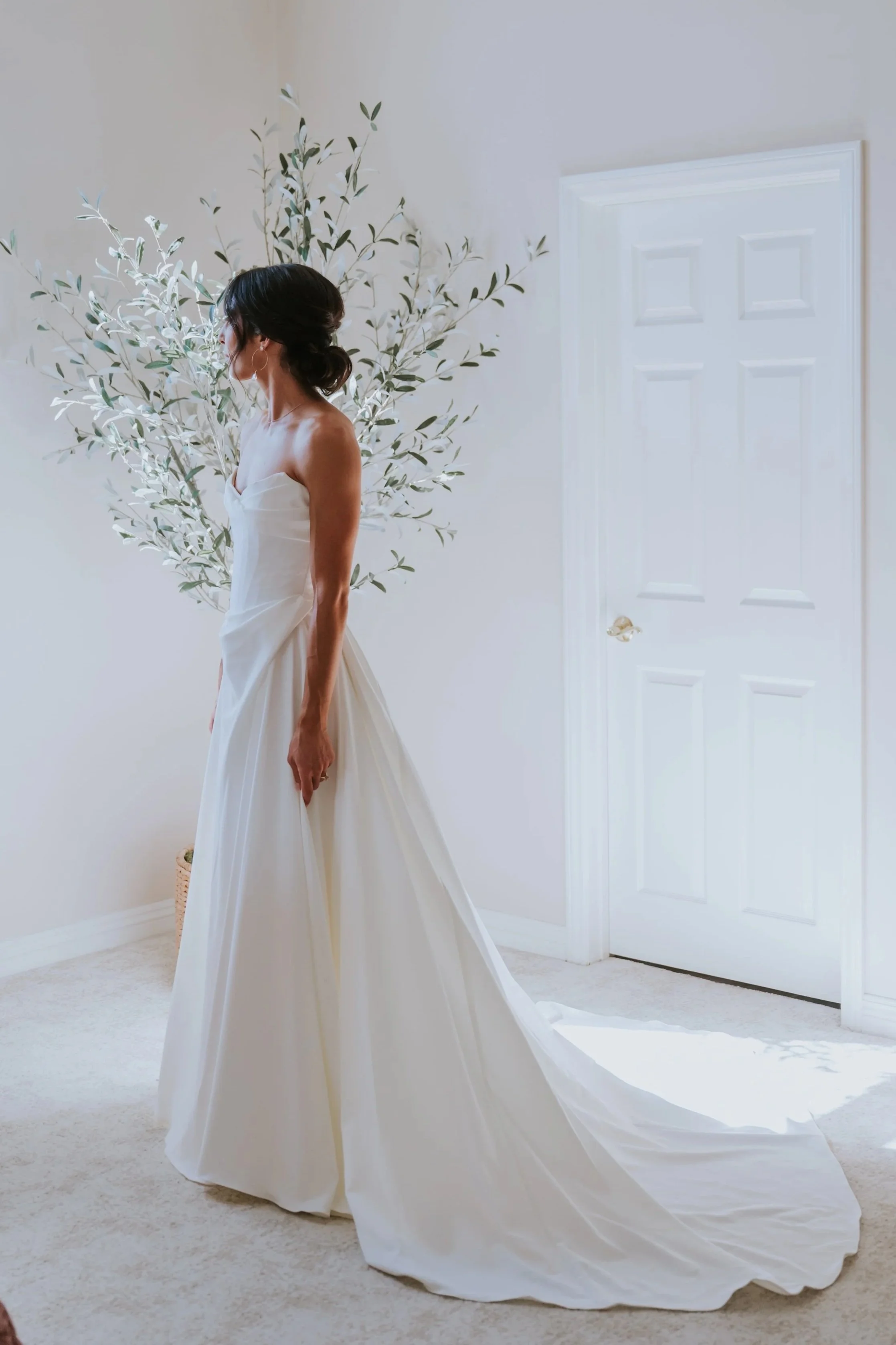 Bride getting ready for wedding in Santa Barbara with Central Coast planners