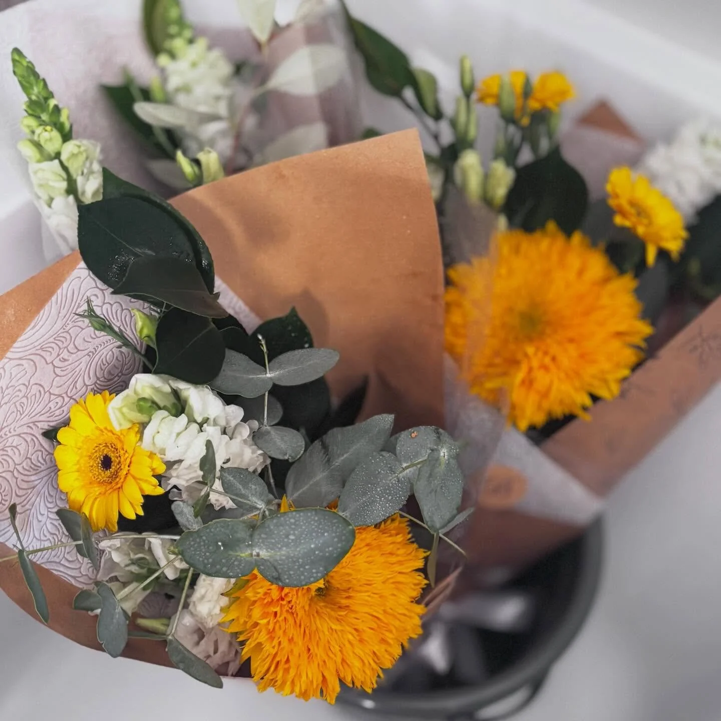 Message of the day is to be kind &hellip;
In challenging times, kindness matters more than ever.
Today we&rsquo;re delivering these sweet little bunches featuring the fluffiest Teddy Bear Sunflowers 💛 &mdash; full of warmth, texture and sunshine.
A 