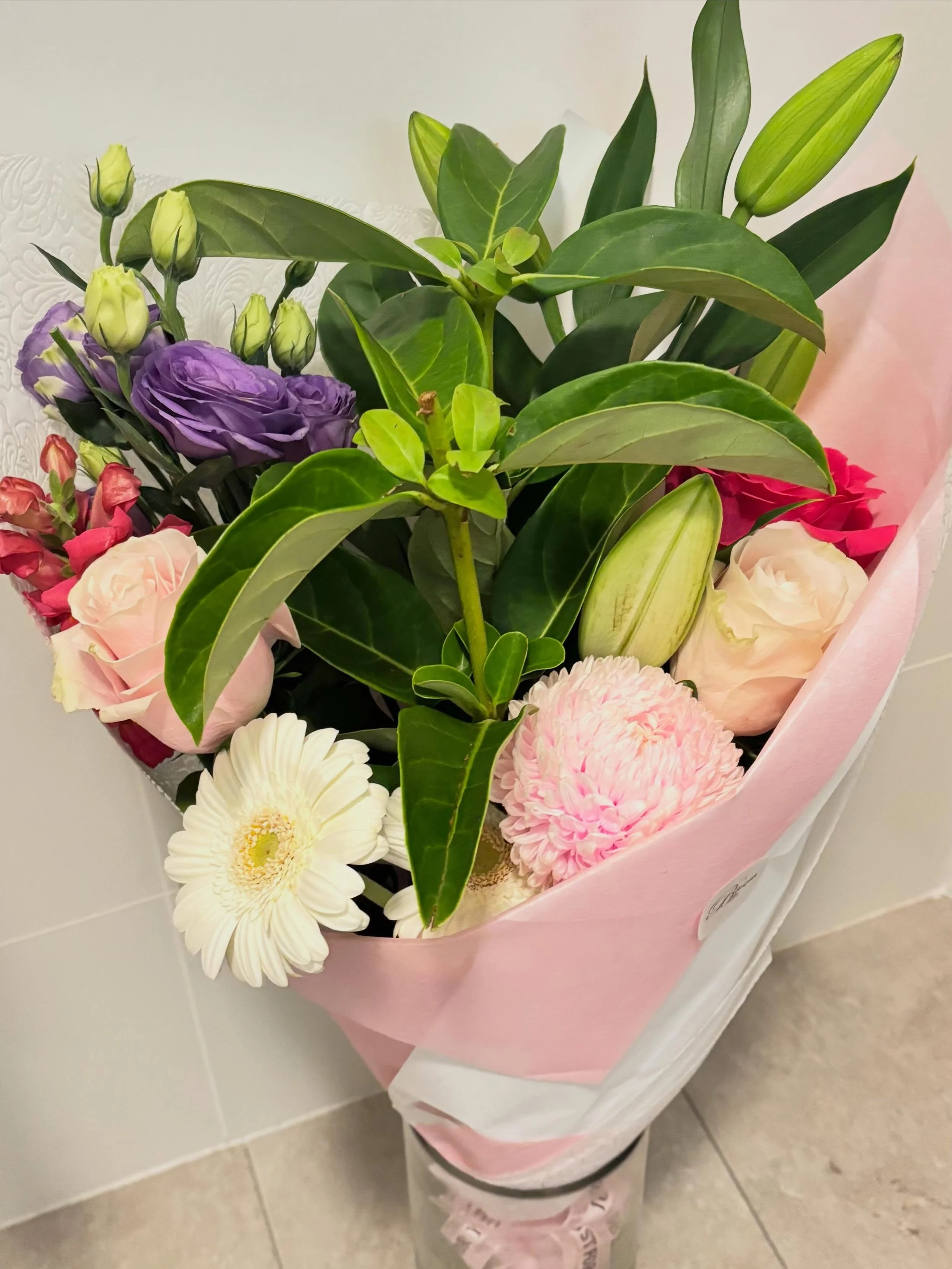 A little reminder that even a rainy Sunday can be brightened with fresh flowers, thoughtful gestures, and a touch of colour. 🌸☔️
Sometimes it&rsquo;s not about a special occasion&hellip; it&rsquo;s simply about letting someone know they&rsquo;re tho