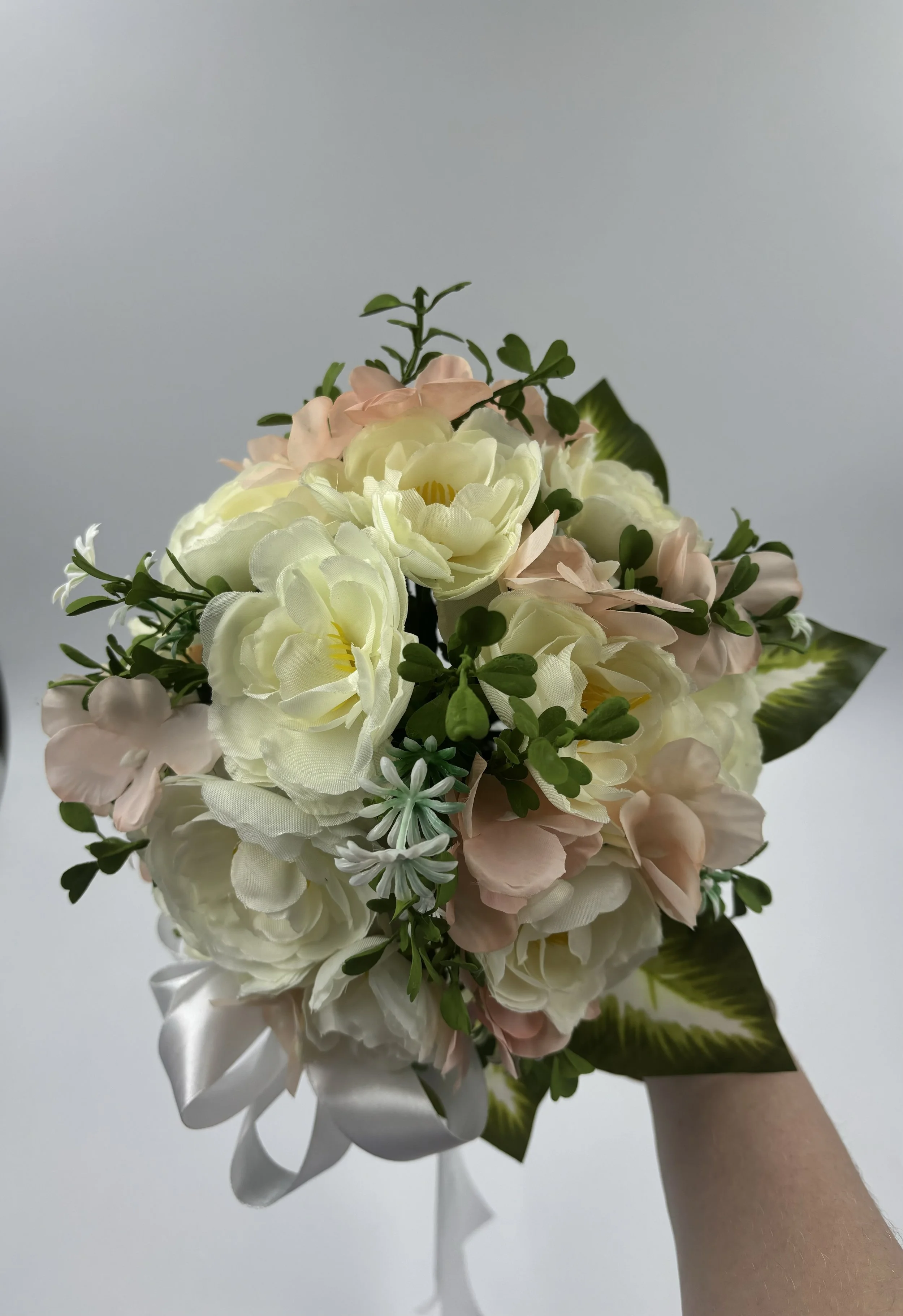 BRIDAL BOUQUET
Bridal Bouquet of Cream & Peach Florets, Daisies & Foliage
A bespoke bridal bouquet blending cream lilianthiums, peach florets, mini daisies, and fresh greenery. Thoughtfully hand-arranged for a soft, romantic look — perfect for brides