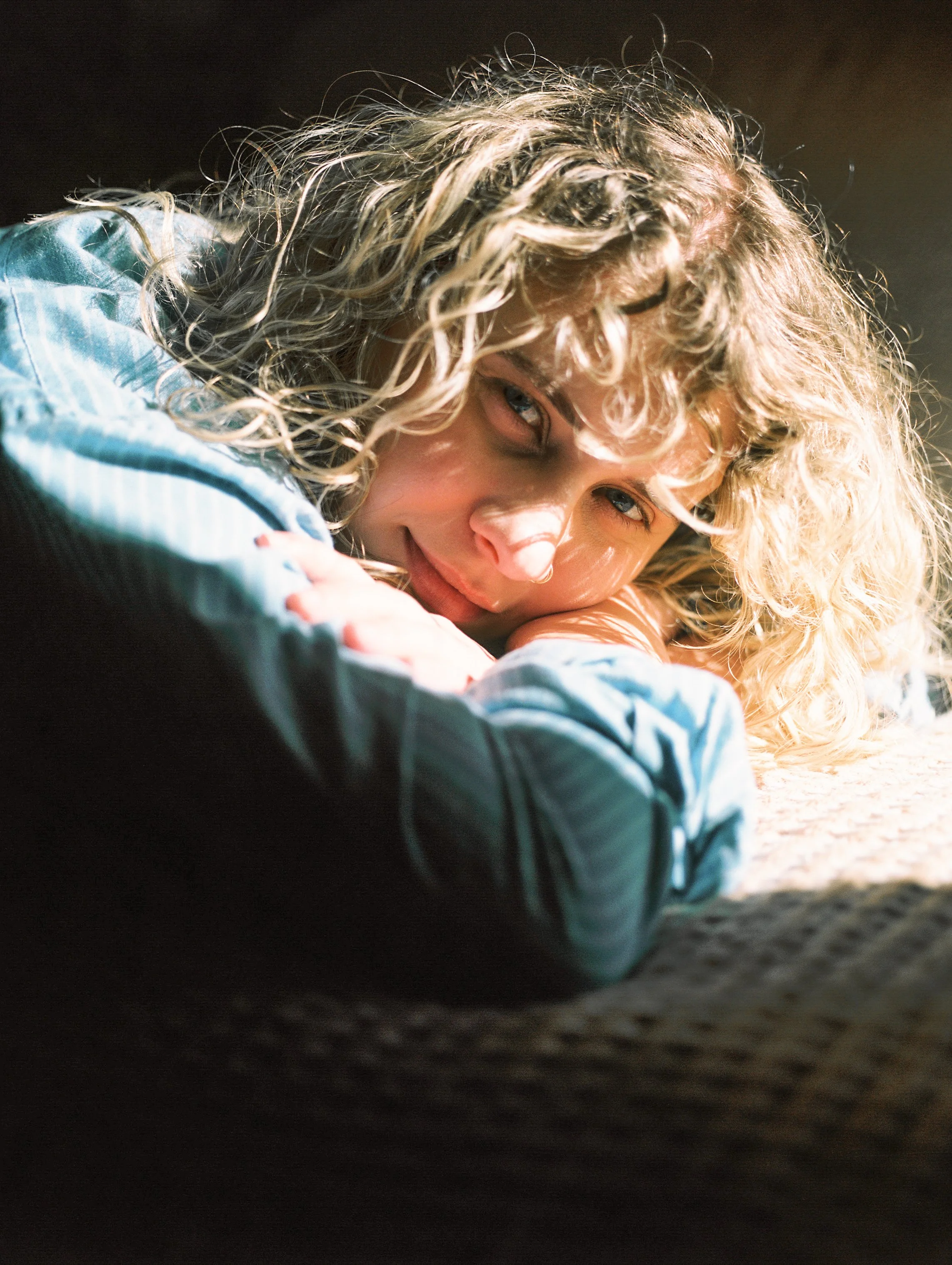 halleElliott_amyBadgettPhotography2025-1b-5.jpg