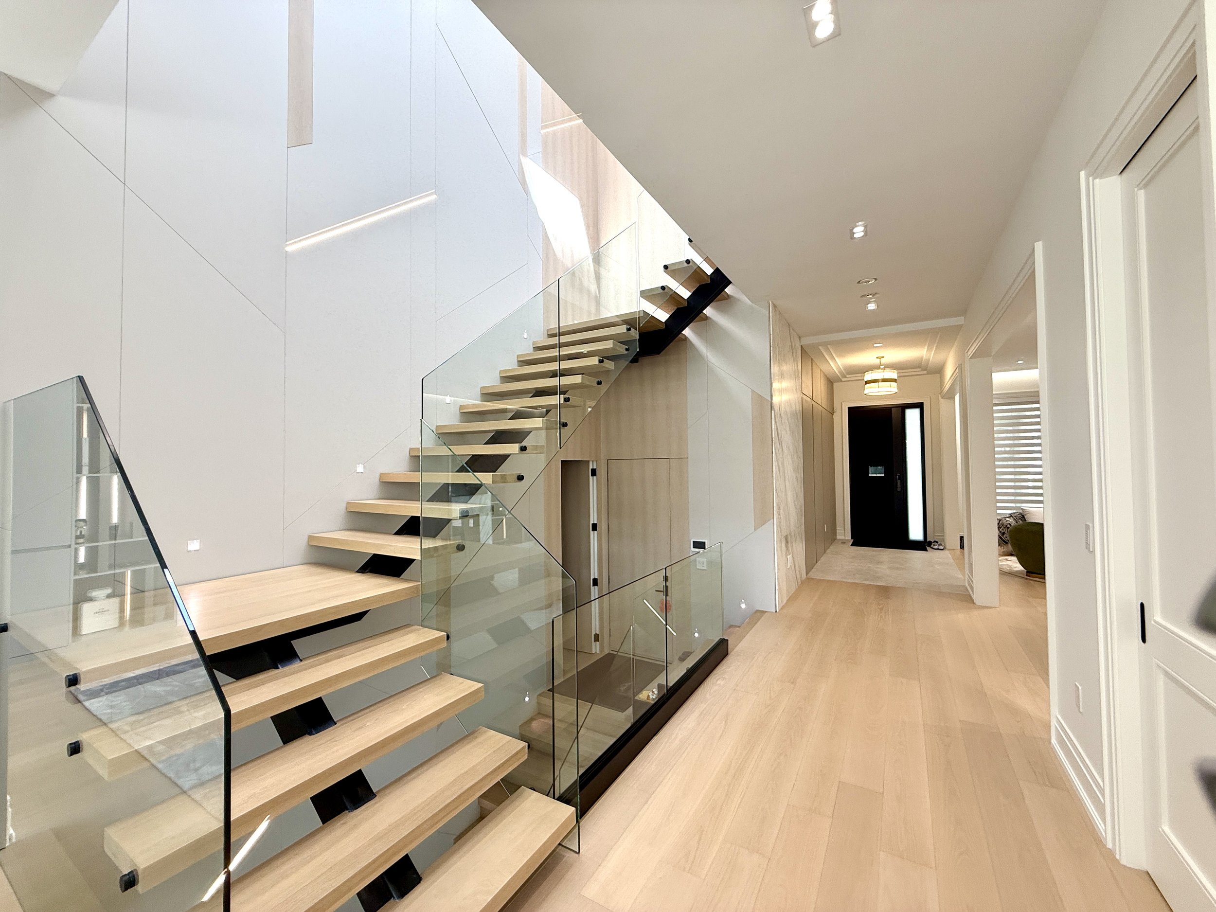 Open staircase glass railing
