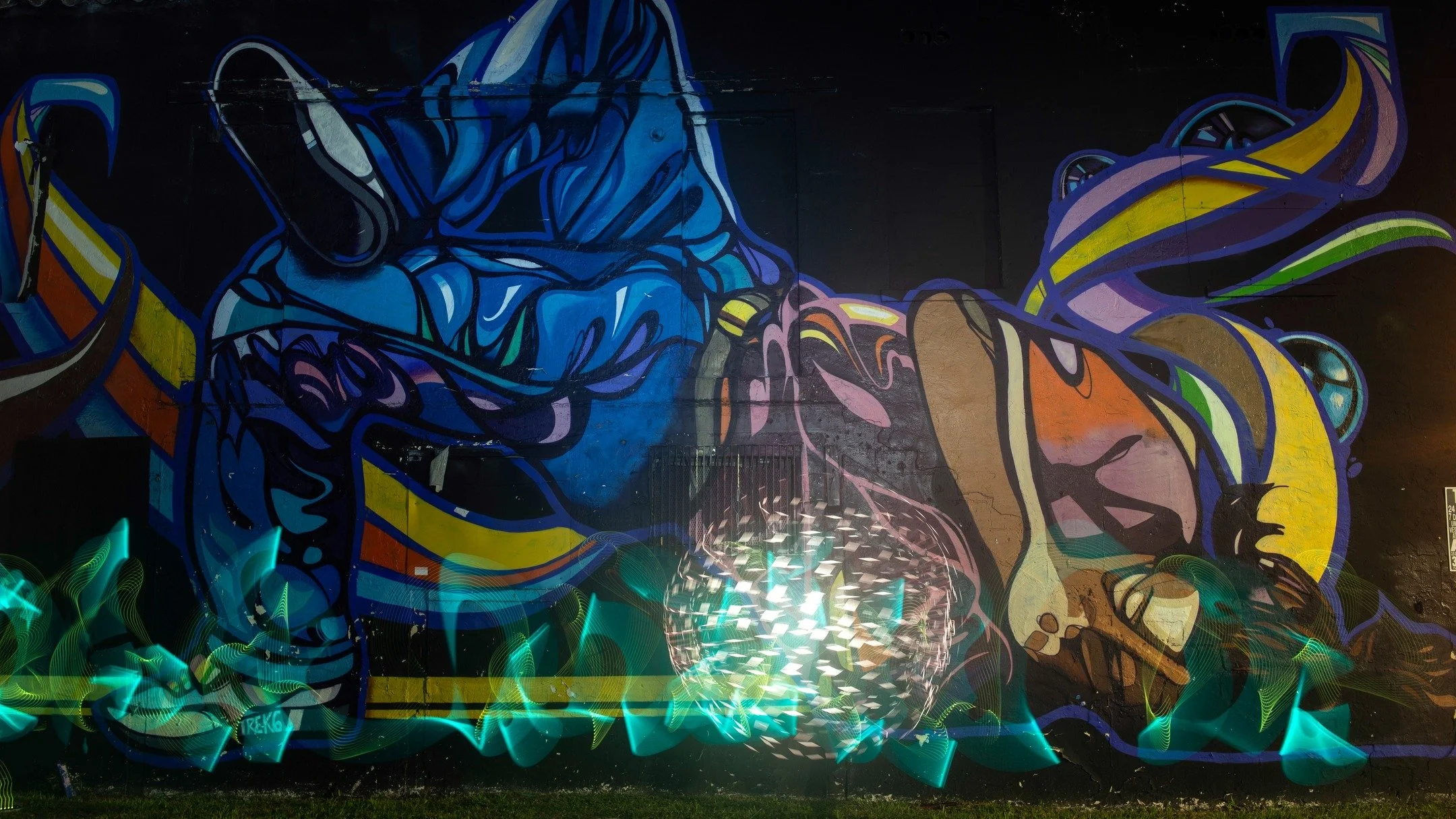 #lightpainting #wynwood #miami #art #cityvibes #sphere #graffiti