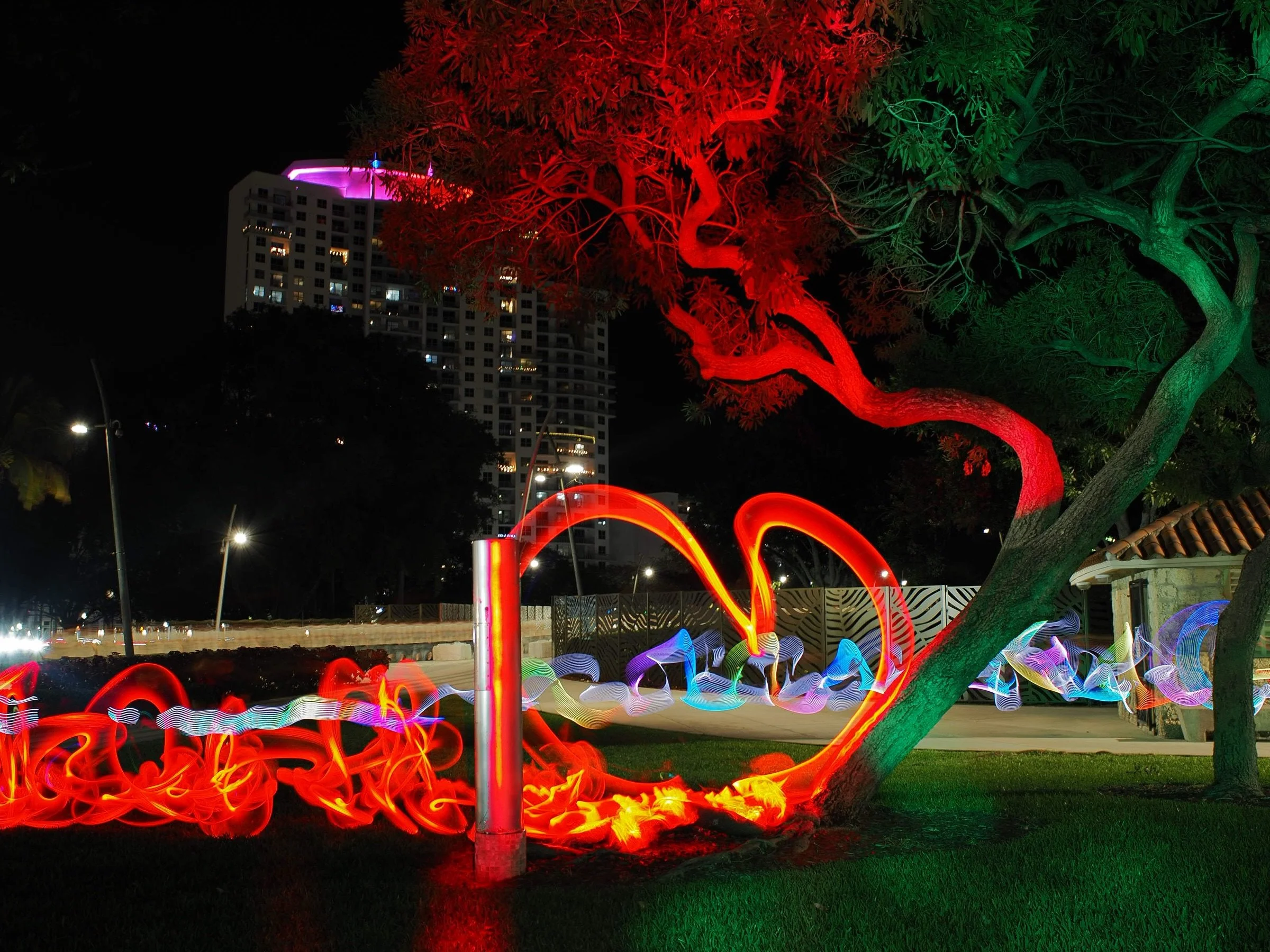 If love could glow, it would look like this ✨❤️

No filters.
No edits.
Just pure love turned into art 🌹

Happy Mother&rsquo;s Day to the women who light up our world 💐

#MothersDay #lightpainting #hollywoodart #thecircle #longexposurephotography