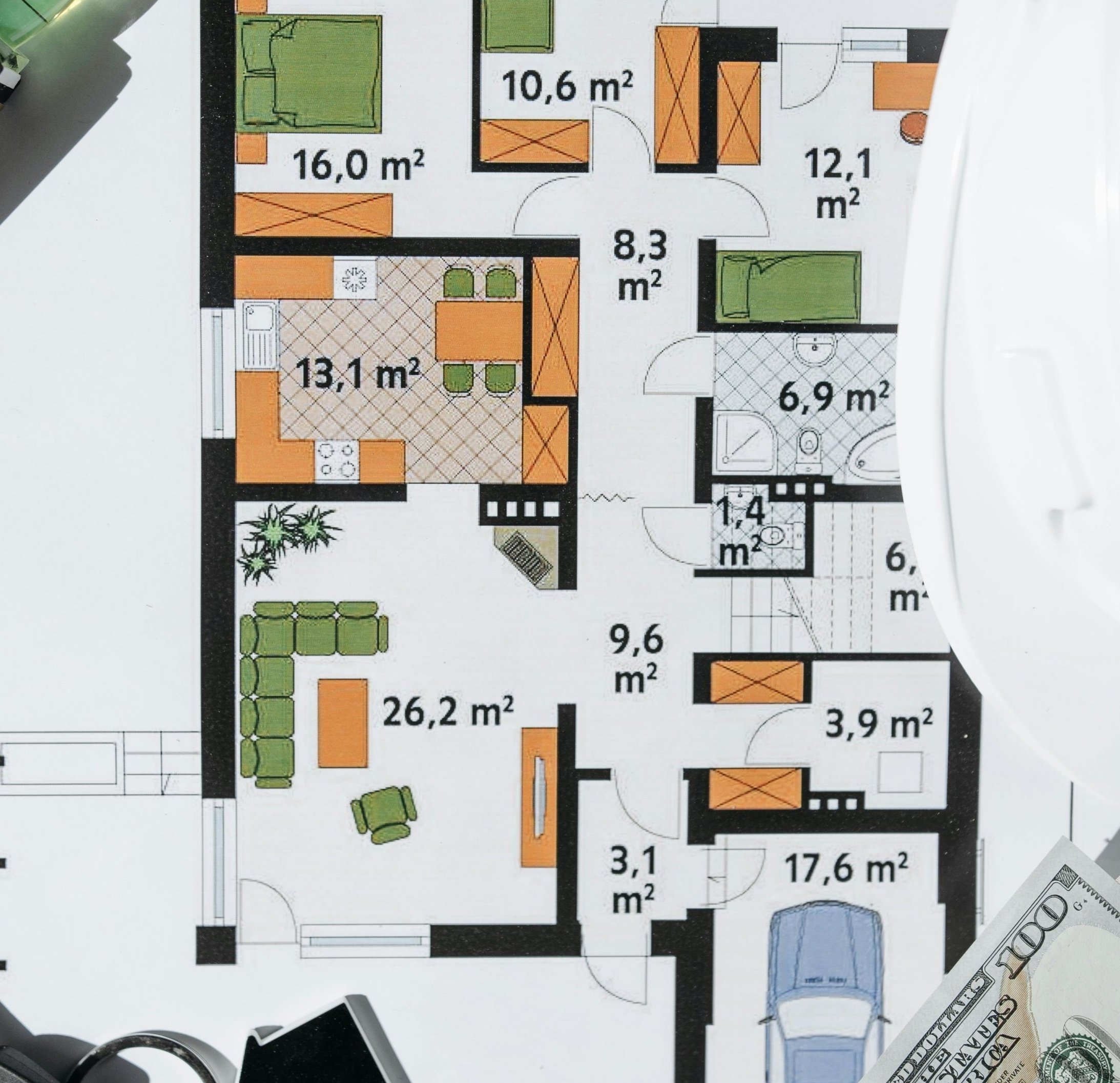 住宅の間取り図，リビングルームやキッチン、寝室、バスルームなどの各部屋が示されている。