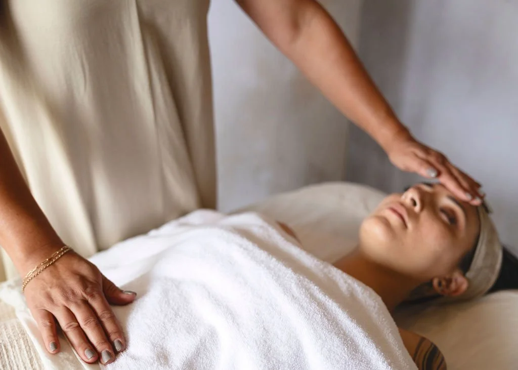 an image of an energetic esthetic treatment