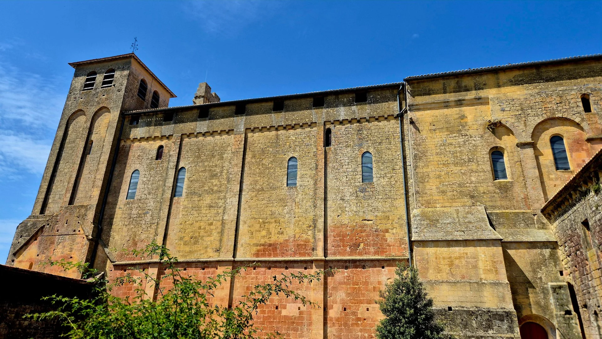 abbey at saint avit senieur side view