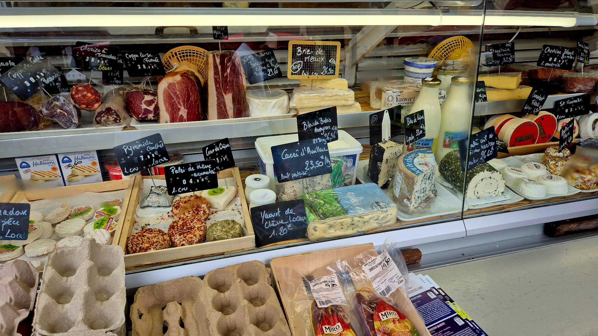 Cantegrel cheese stall at Belves saturday market