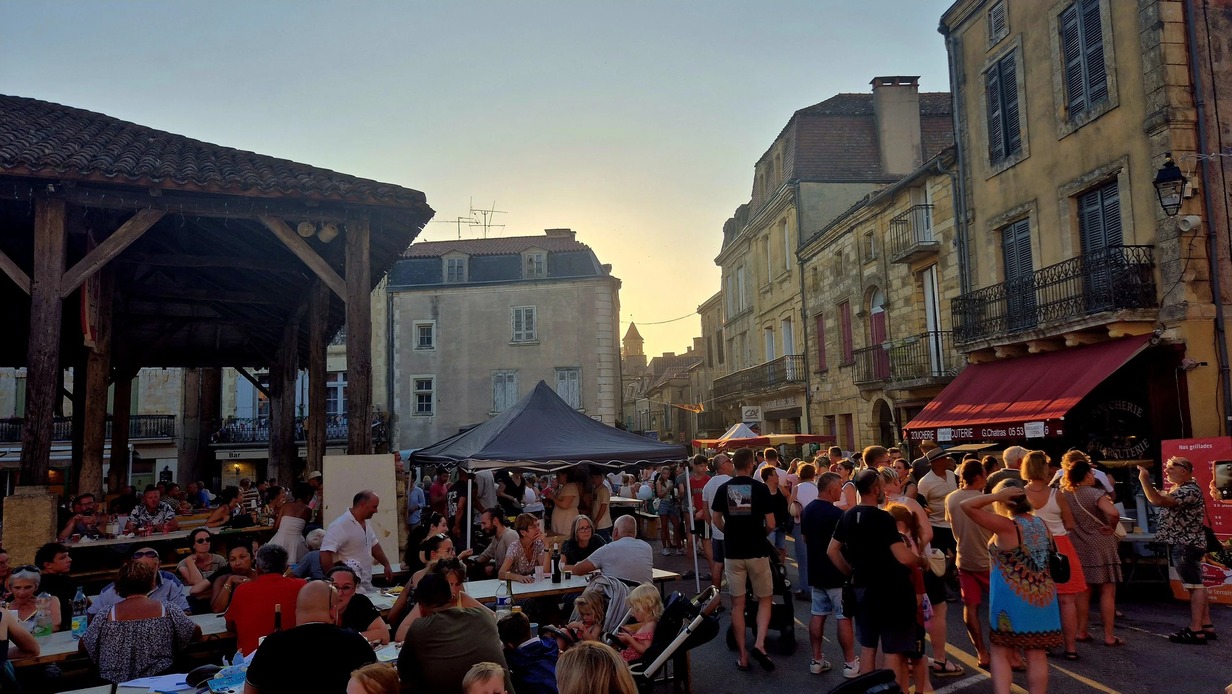 Belves night market