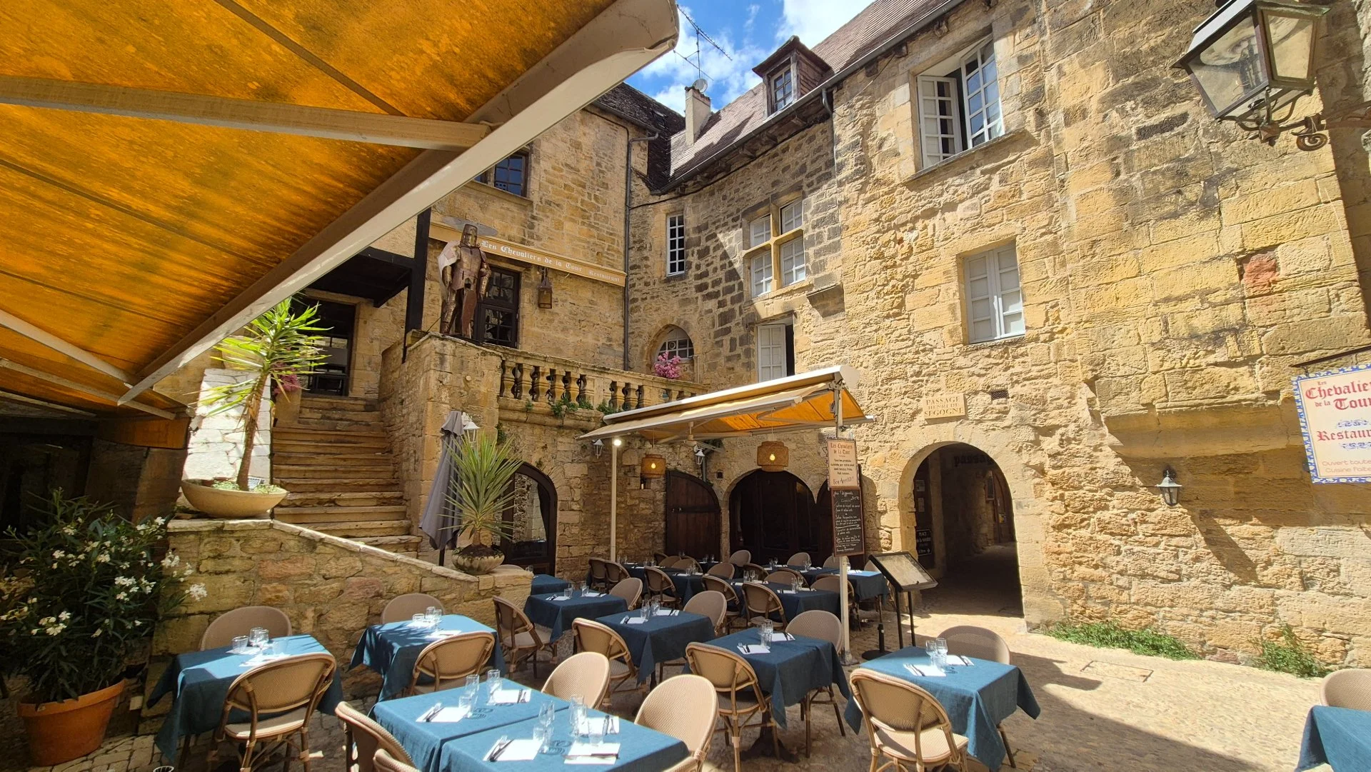 A beautiful looking restaurant hidden in the streets of Sarlat