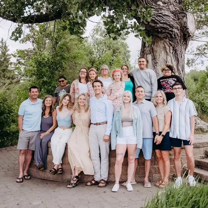 Now that this gallery is delivered, I'm so excited to show you all a preview of this amazing extended family session from the Shoemaker family! They were so wonderful to work with!

Stay tuned for more photos of their session!

#fargophotographer #fa