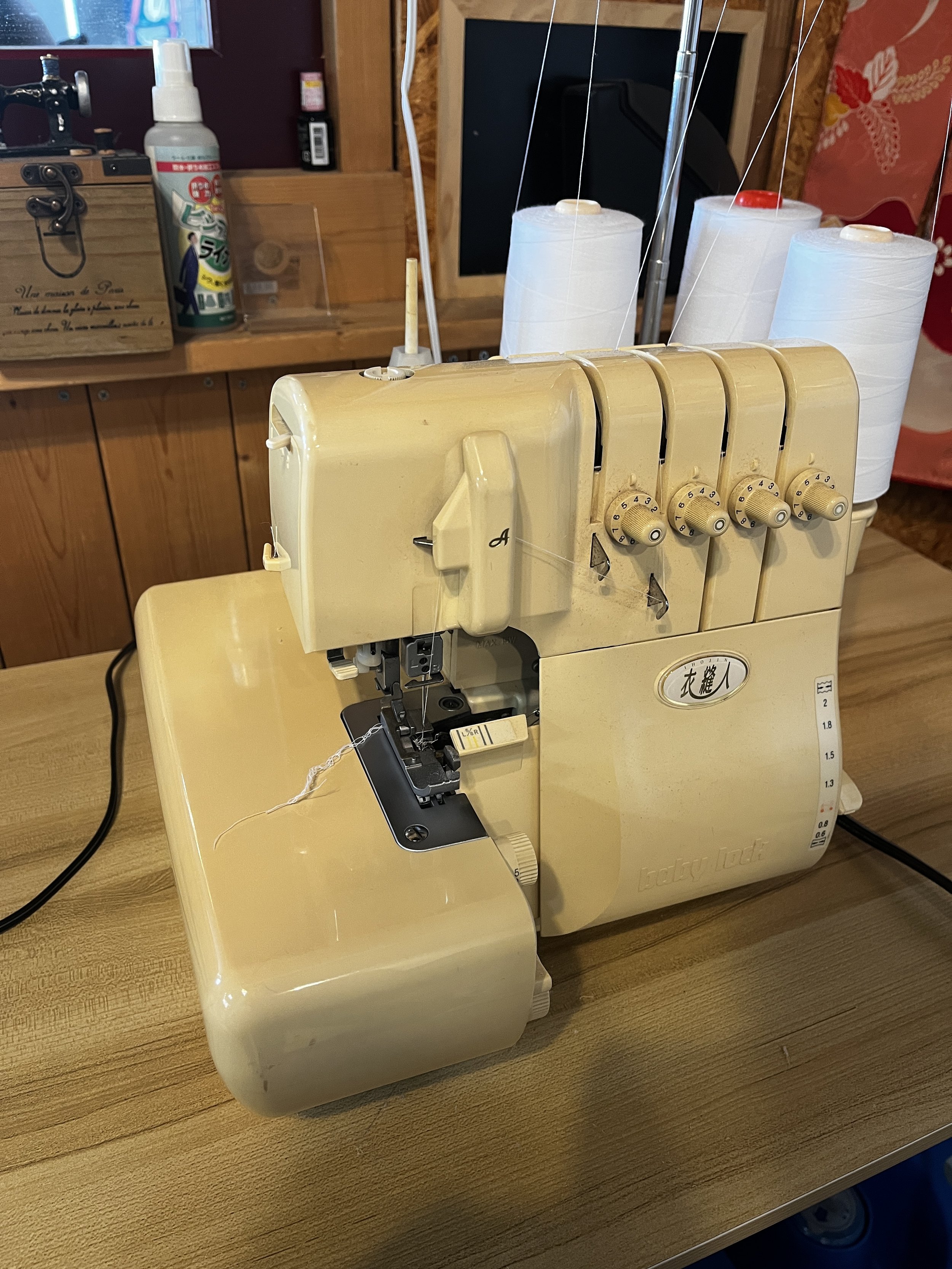 ベビーロック 衣縫人　カバーは黄色くなっていますが、絶好調です