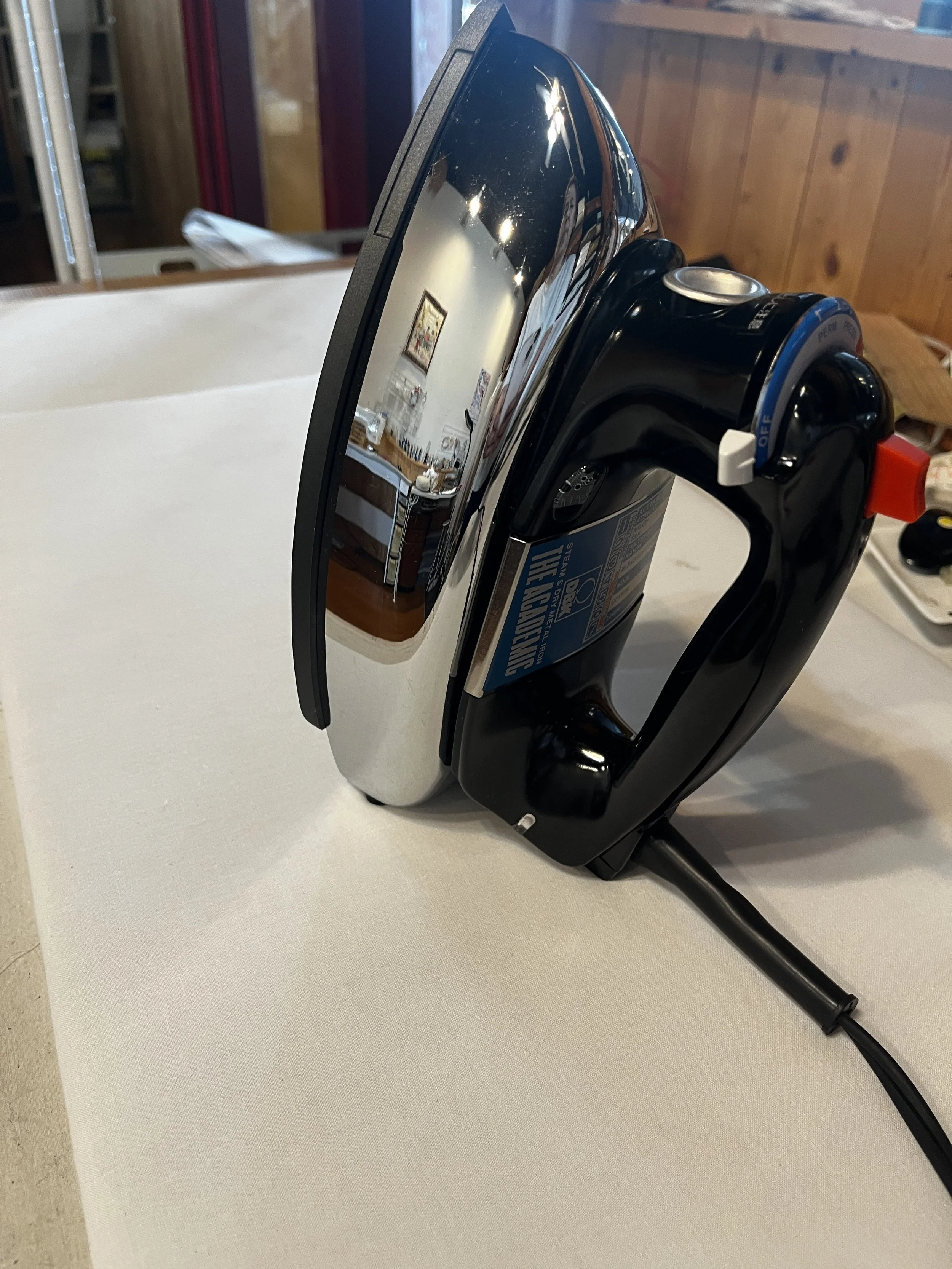 4台目アイロン　使いやすいけどティファールの後で使うとちょっと不便さもある