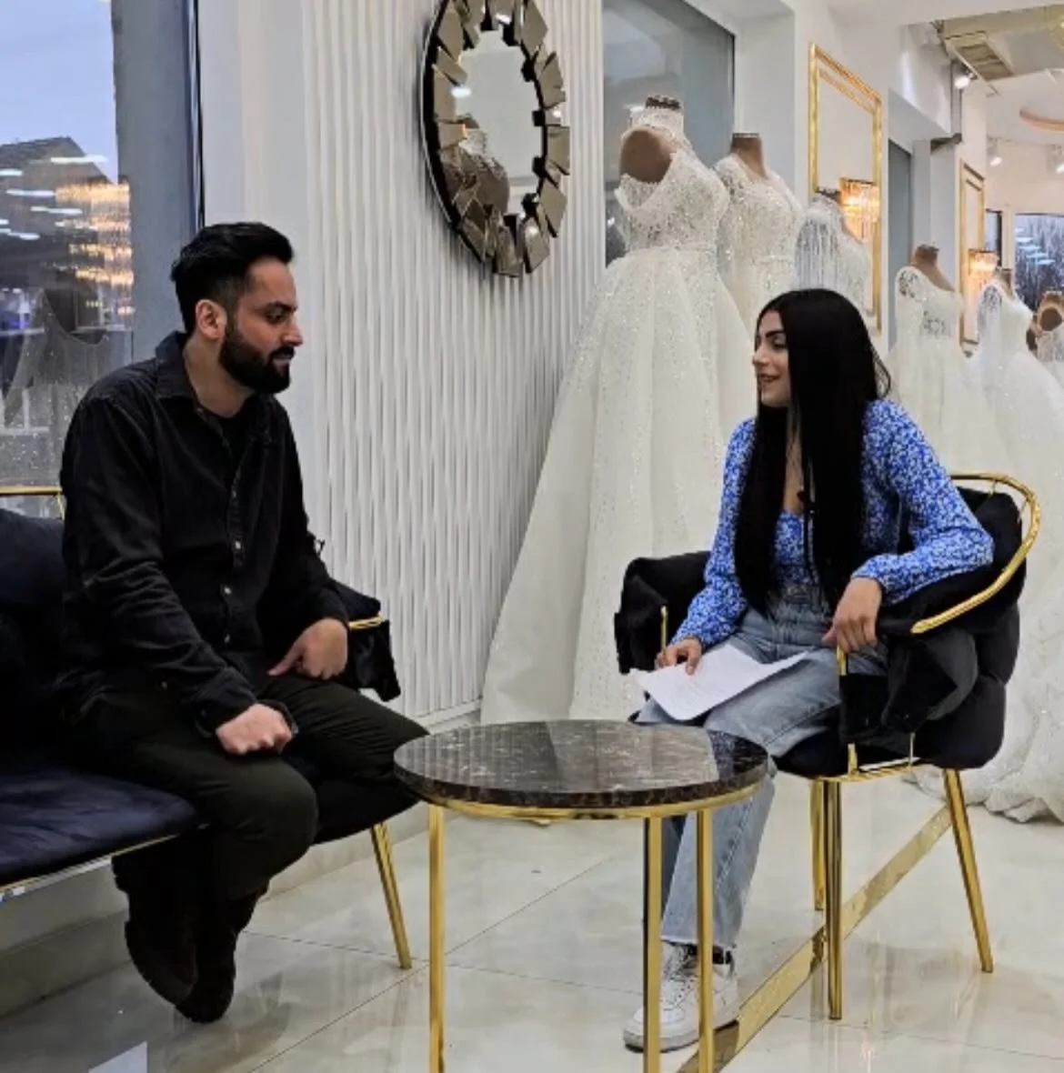 03-12-2025
Der gem&uuml;tlichen Vorweihnachtszeit zum Trotz haben wir zum Endspurt am Ende des Jahres angesetzt und uns diese Woche einen weiteren Standort f&uuml;r unseren trip to marxloh 2026 erarbeitet. Dazu ging es heute in ein Brautmodengesch&au