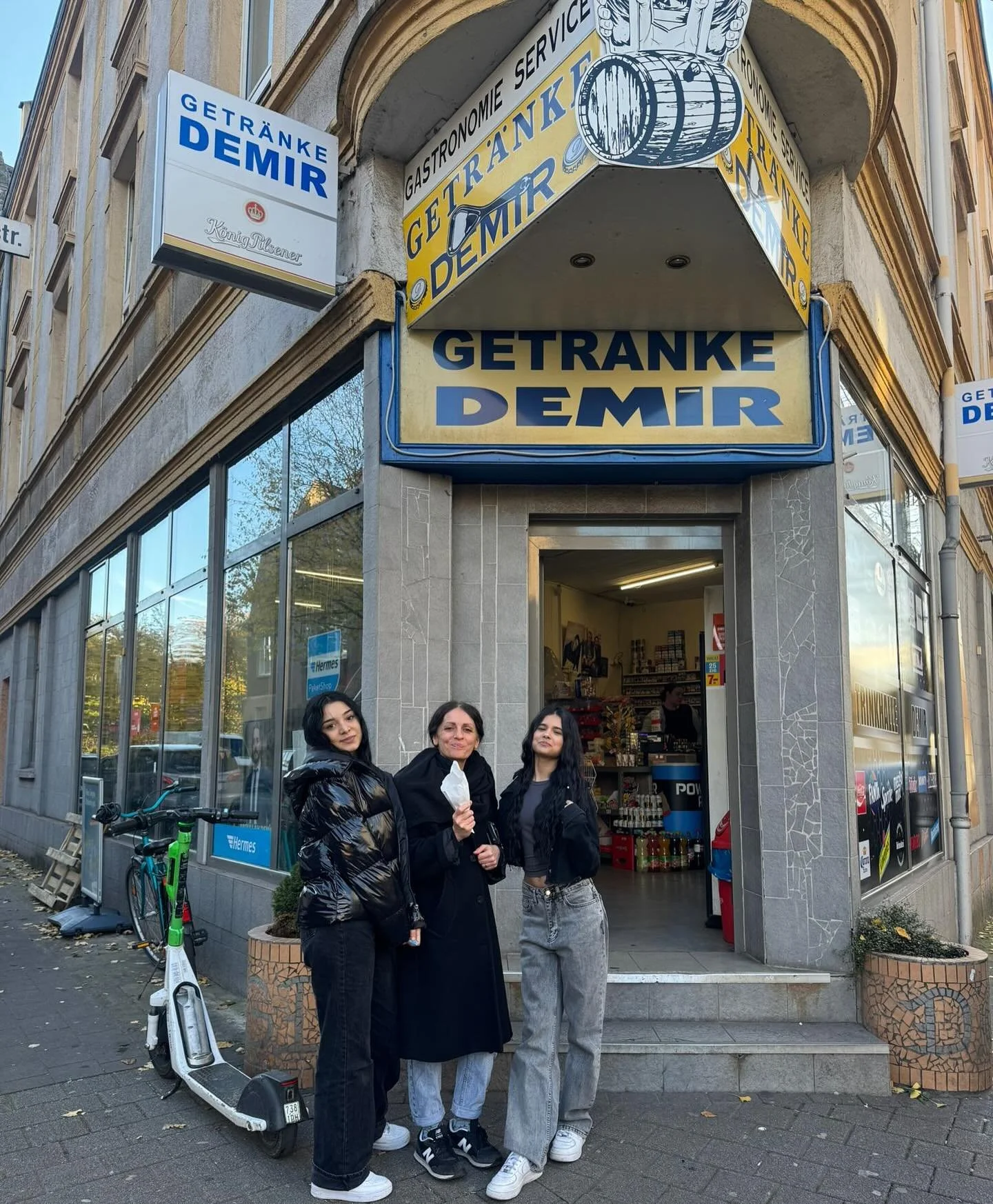 05-11-2025
Achtung Spoileralarm!! Heute d&uuml;rfen wir euch die Standorte f&uuml;r unseren Trip to Marxloh 2027 vorstellen und verraten, dass unsere Route soweit steht. In den kommenden Wochen folgt dann die thematische Ausarbeitung der einzelnen St