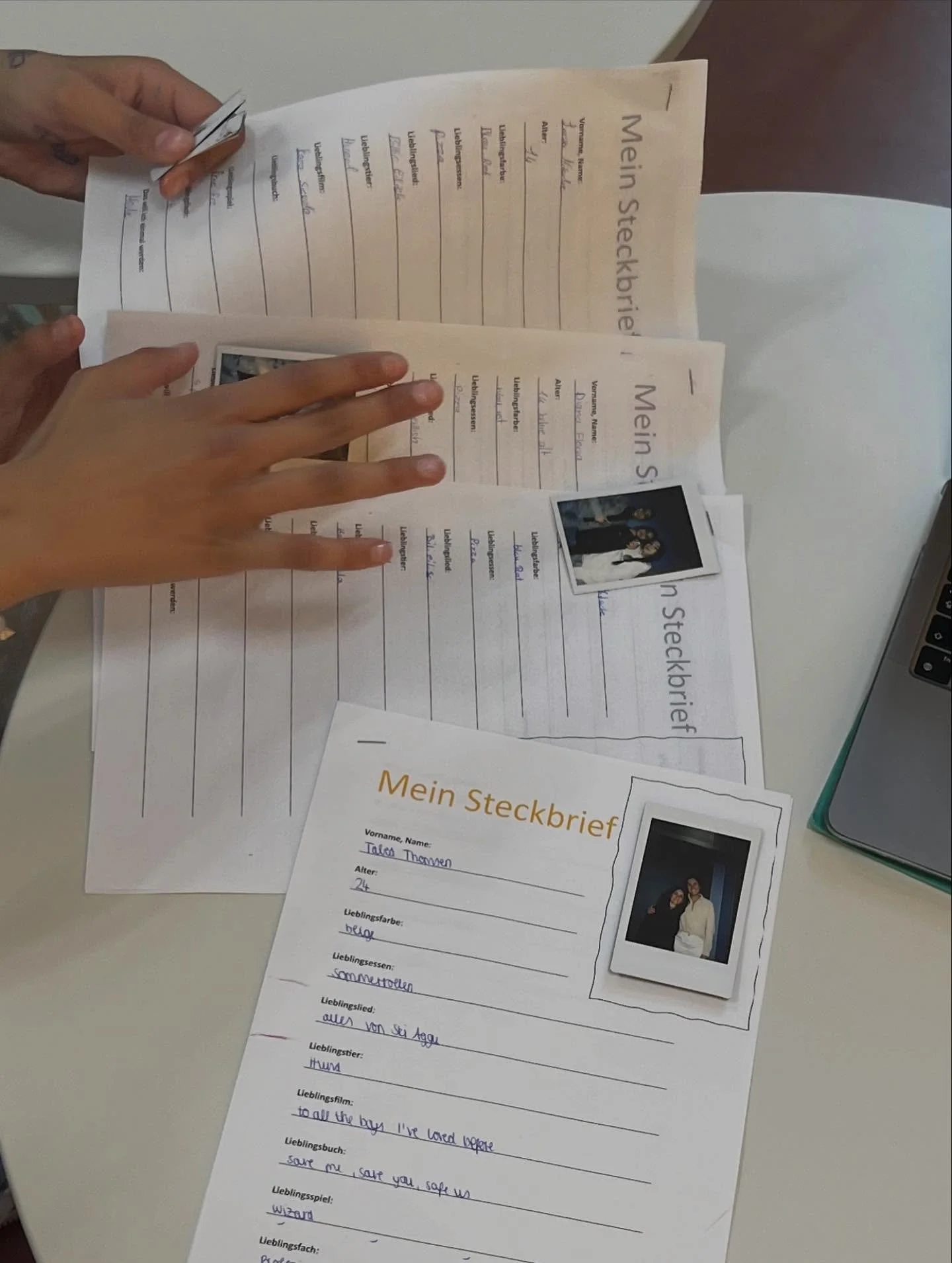 24-09-2025
Heute hat die M&auml;dchen-AG 2025/2026 begonnen. Larissa, Diana, Sefora, Aleyna und Stefani werden eine neue Stadtteilf&uuml;hrung ausarbeiten. Bevor wir thematisch einsteigen, haben wir uns heute aber erstmal kennen gelernt. Es wurden St