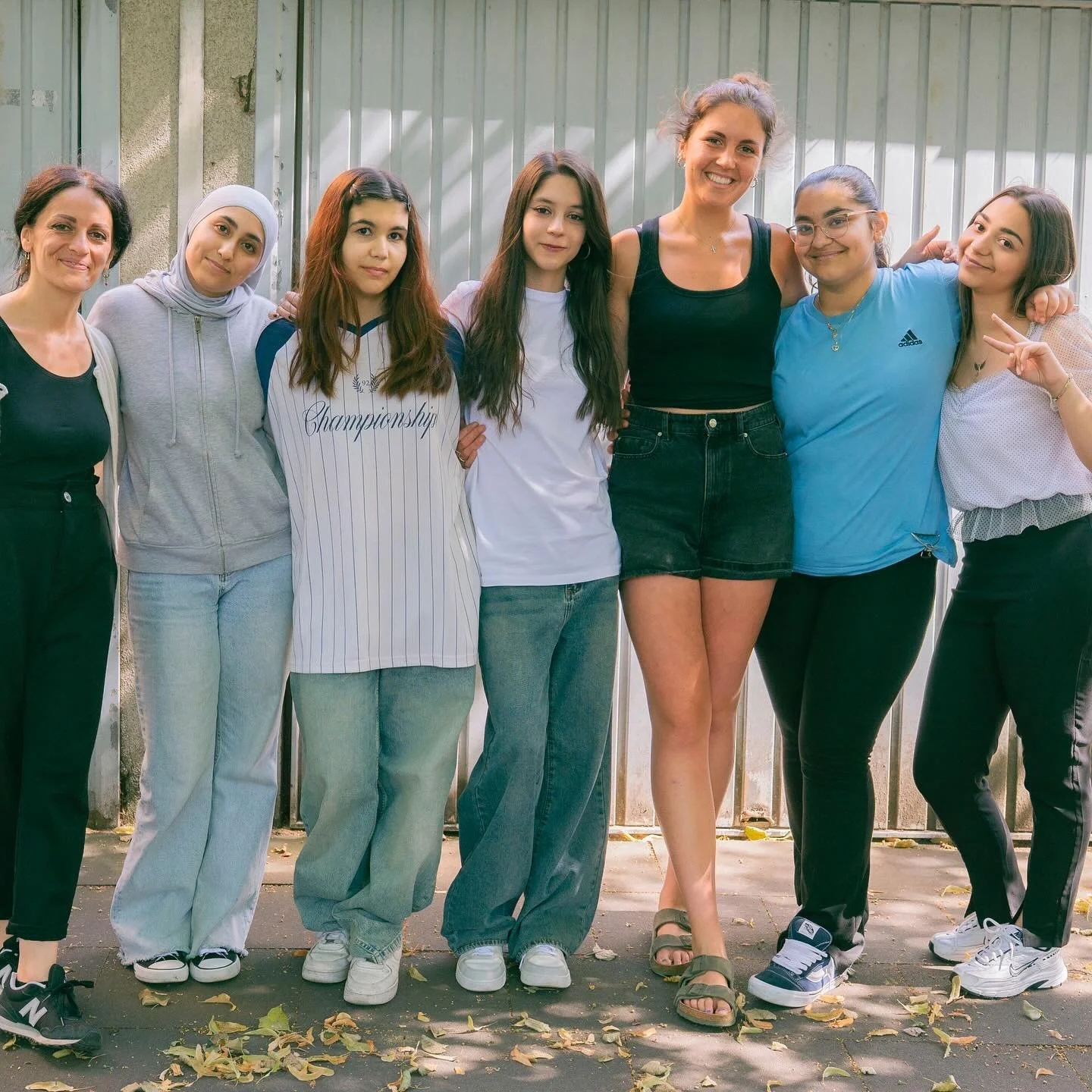 09-07-2025 
Mit einer letzten Stadtteilf&uuml;hrung verabschieden wir uns in unsere wohlverdiente Sommerpause. Obwohl wir uns alle total auf die Ferien freuen, waren wir heute ein wenig traurig gestimmt. Der #marxlohmittwoch ist f&uuml;r zum festen B