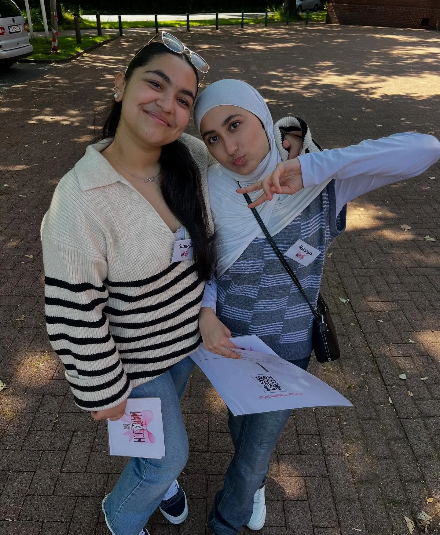 11-06-2025
Heute ging unsere Stadtteilf&uuml;hrung in die zweite Runde. Nachdem wir nach der letzten Woche noch an dem ein oder anderen Schr&auml;ubchen gedreht haben, hat es heute nochmal besser geklappt. Wir sind super happy und unsere Teilnehmende