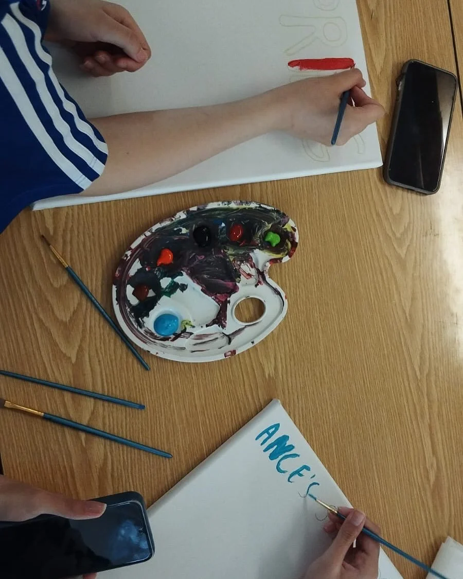 21-05-2025
Der Sommer hat es nun auch endlich zu uns nach Marxloh geschafft. Wir haben die AG-Zeit heute mal als kreative Denkpause genutzt, und dar&uuml;ber nachgedacht, was wir mit Sommer in Marxloh verbinden. Seht selbst! 
#marxlohmittwoch