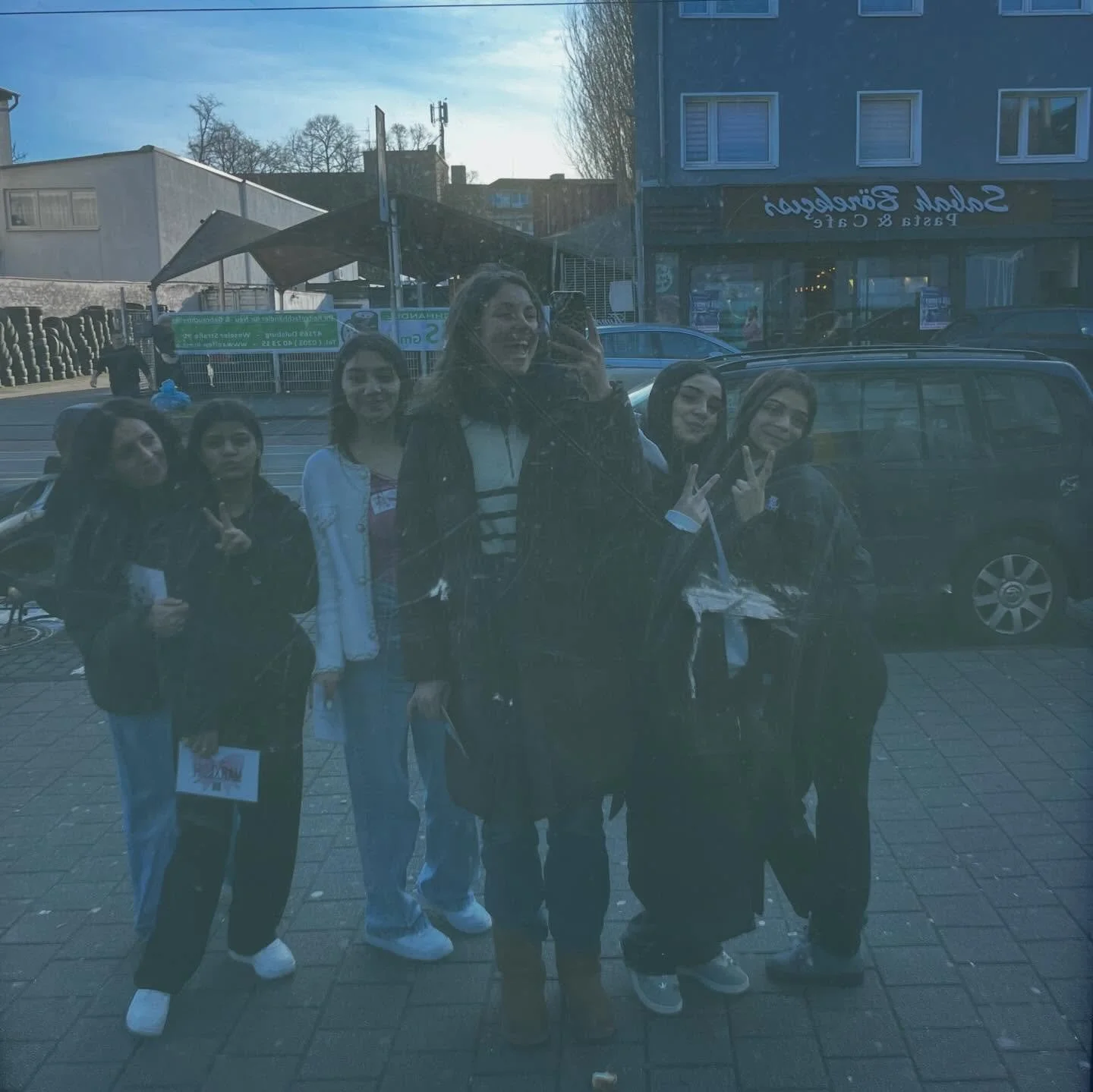 04-02-2026
Bei strahlendem Sonnenschein stand heute die Generalprobe unserer Stadtteilf&uuml;hrung auf dem Programm. Wir sind alle Standorte einmal abgelaufen und haben gemeinsam mit den an der diesj&auml;hrigen F&uuml;hrung teilnehmenden Ladenlokale