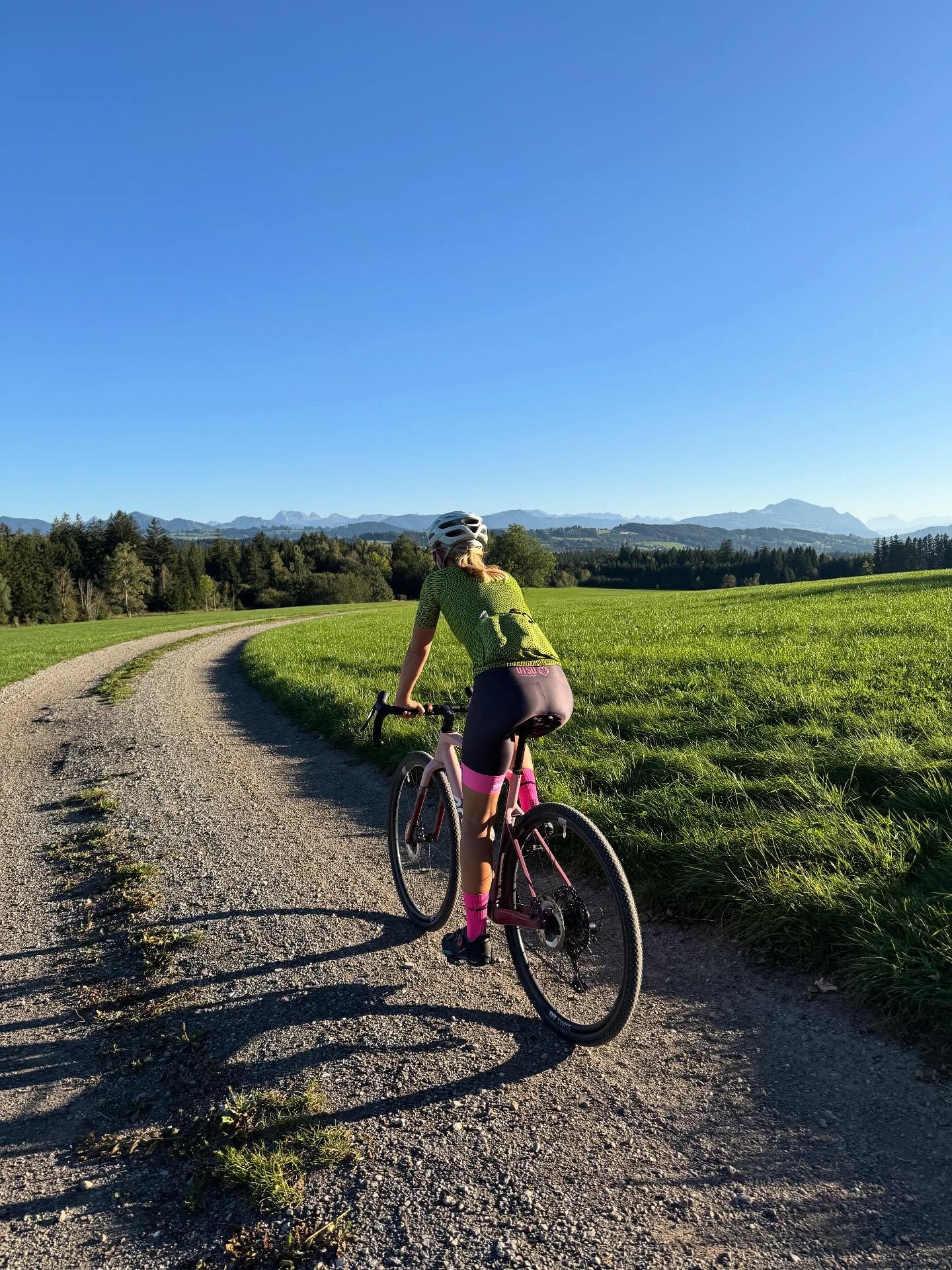 Last week @ dein_gesundheitswerk 

1. Sch&ouml;nste Nachmittage auf dem Radl 
2. Sonnenaufg&auml;nge am local Lago 🔥
3. Atmen 
4. Unboxing
5. Endlich angekommen 
6. Morgensport 
7. Morgenchill
8. Noch mehr Rad fahren 
9. 🌈
#deingesundheitswerk #dan