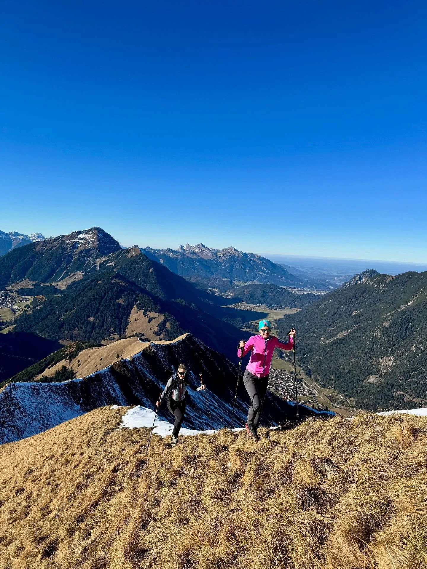 Last week (&amp; the week before) @dein_gesundheitswerk 📺

1. Liebste Samstagsbesch&auml;ftigung - grateln 
2. Blue Hour 
3. Tofu Tester is on 
4. New flyer in town 
5. Ausblick weil can&rsquo;t get enough 
6. Current pleasure Pilz 🍄 Kakao 
7. Duft