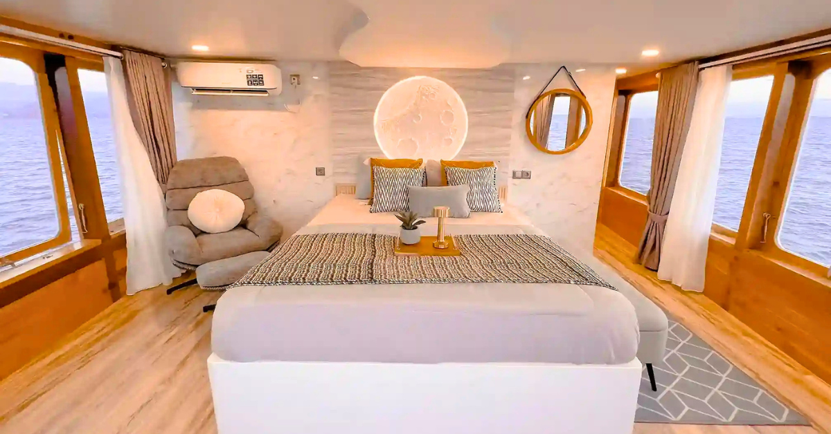 Spacious private cabin aboard the Semesta luxury phinisi liveaboard in Komodo National Park, Indonesia, featuring modern comforts during our Indonesia small group tour.