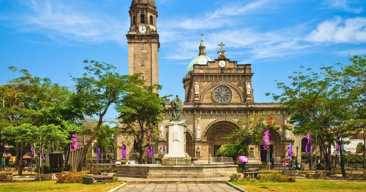 Manila Cathedral overlooking Plaza de Roma in Intramuros, Manila