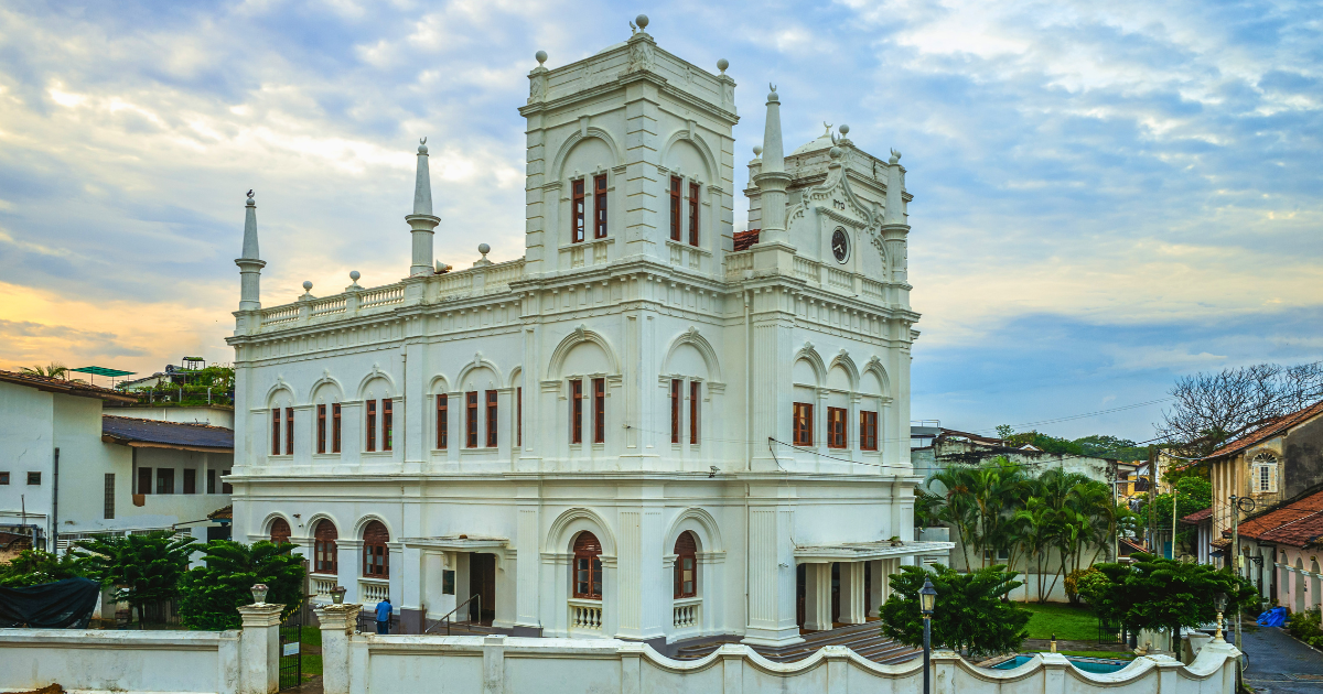 The white facade of the Meeran Jumma Mosque inside Galle Fort
