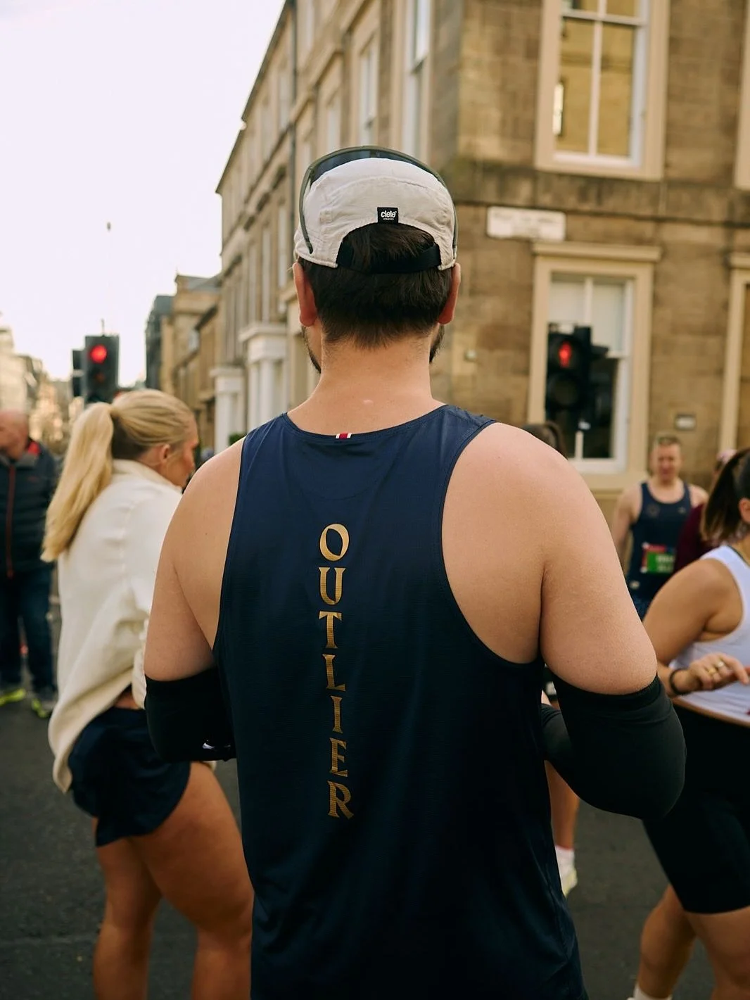 Very surreal to watch people running over the Kingston Bridge as part of Sundays @great_run. Our @stephen___tree  representing the @outlierrunclub with some excellent pacing 🏃🏻‍♂️